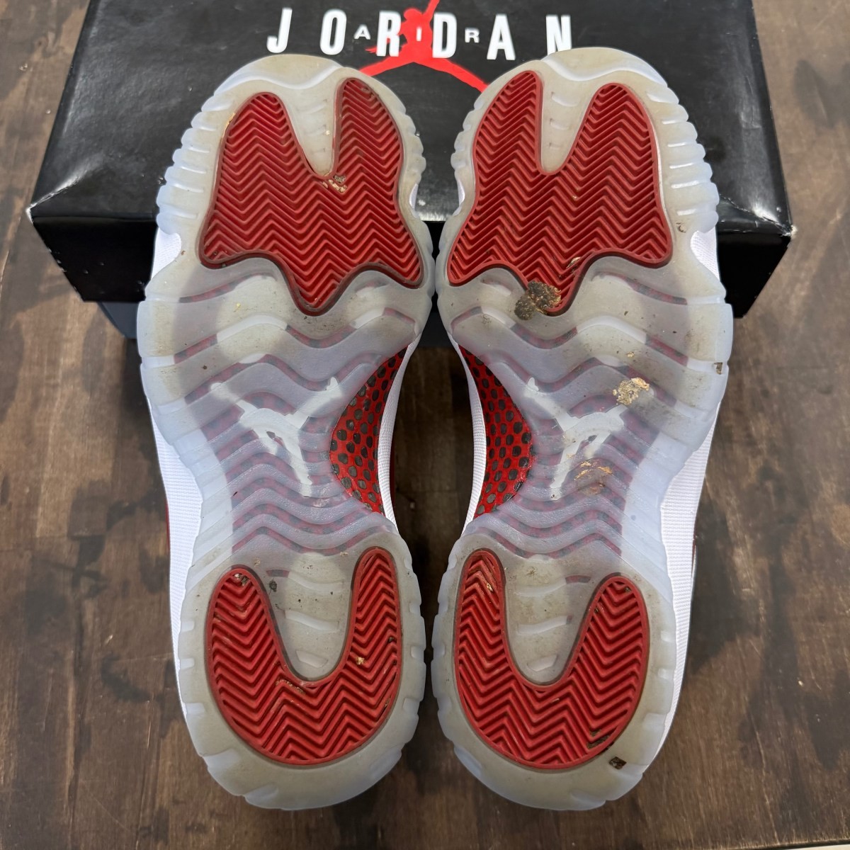 Jordan 11 Retro Cherry (2022) Size 10.5
