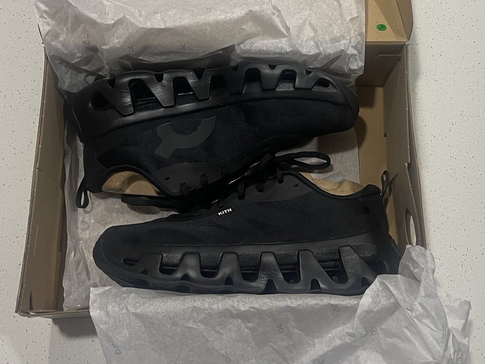 K Tech 1 ON 1 BLACK MENS 7.5