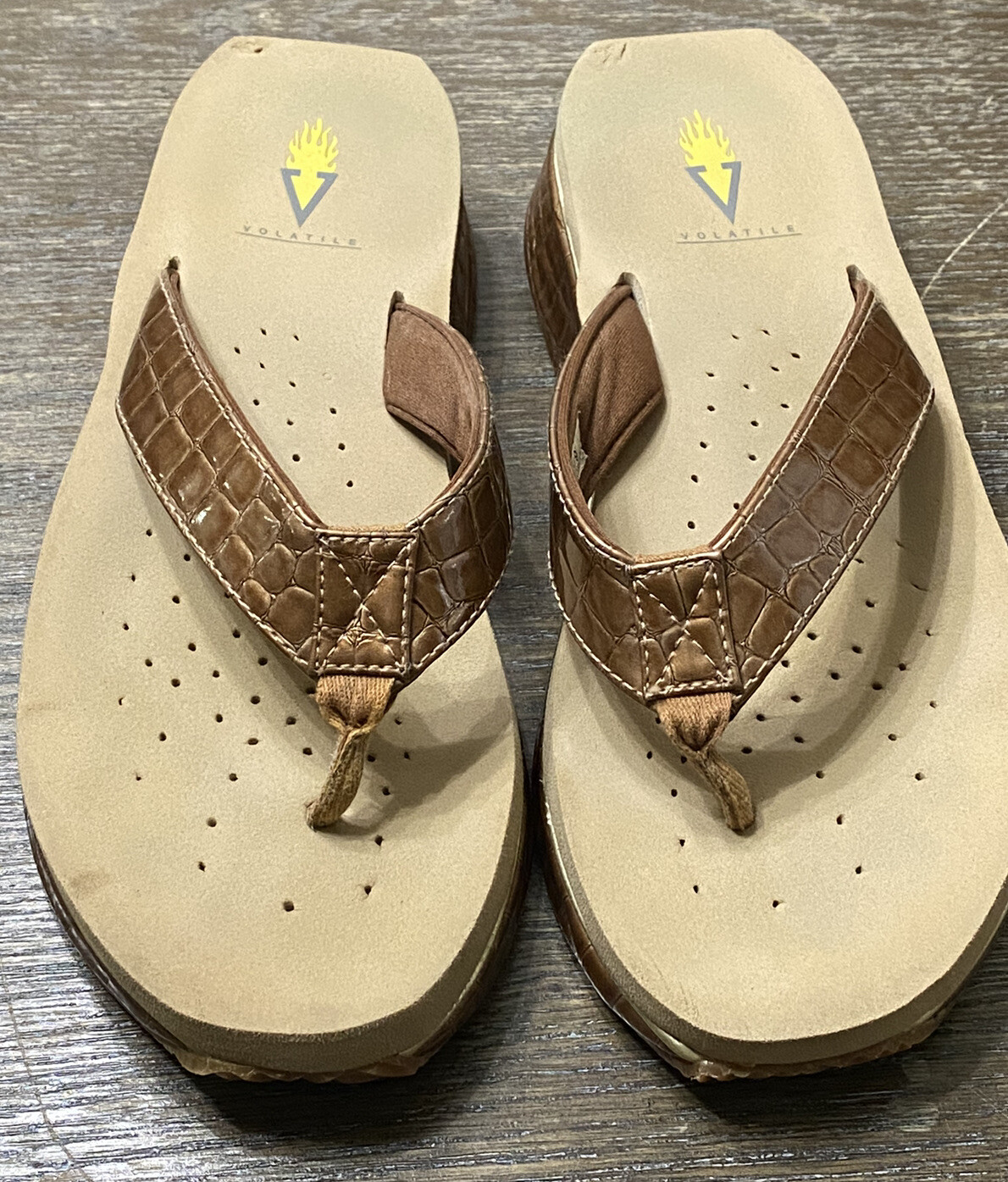 Volatile Women’s 9M Metallic Brown/Gold Croc Print Wedge Sandals