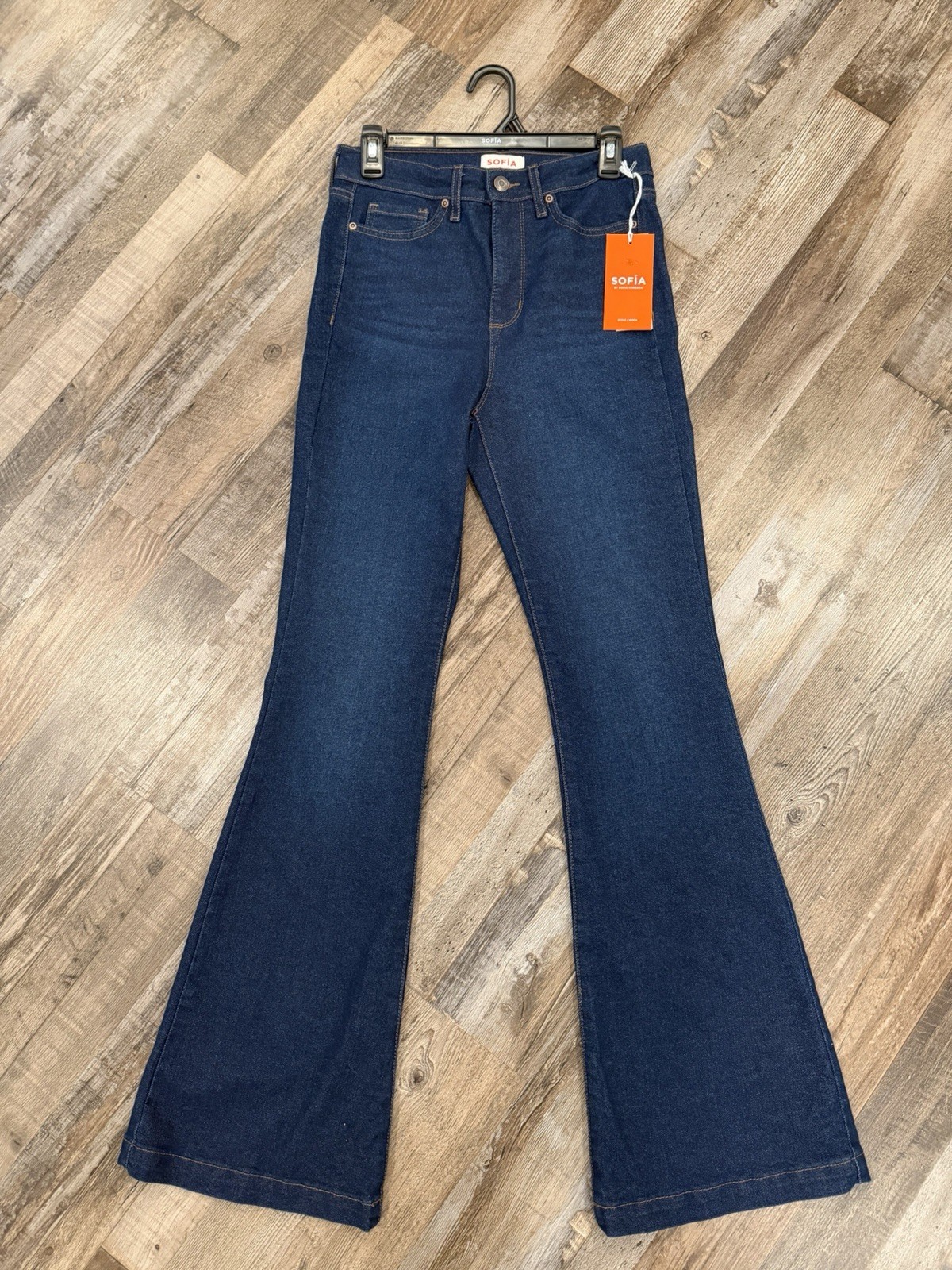 (3) Sophia Vergara Jeans Size 4
