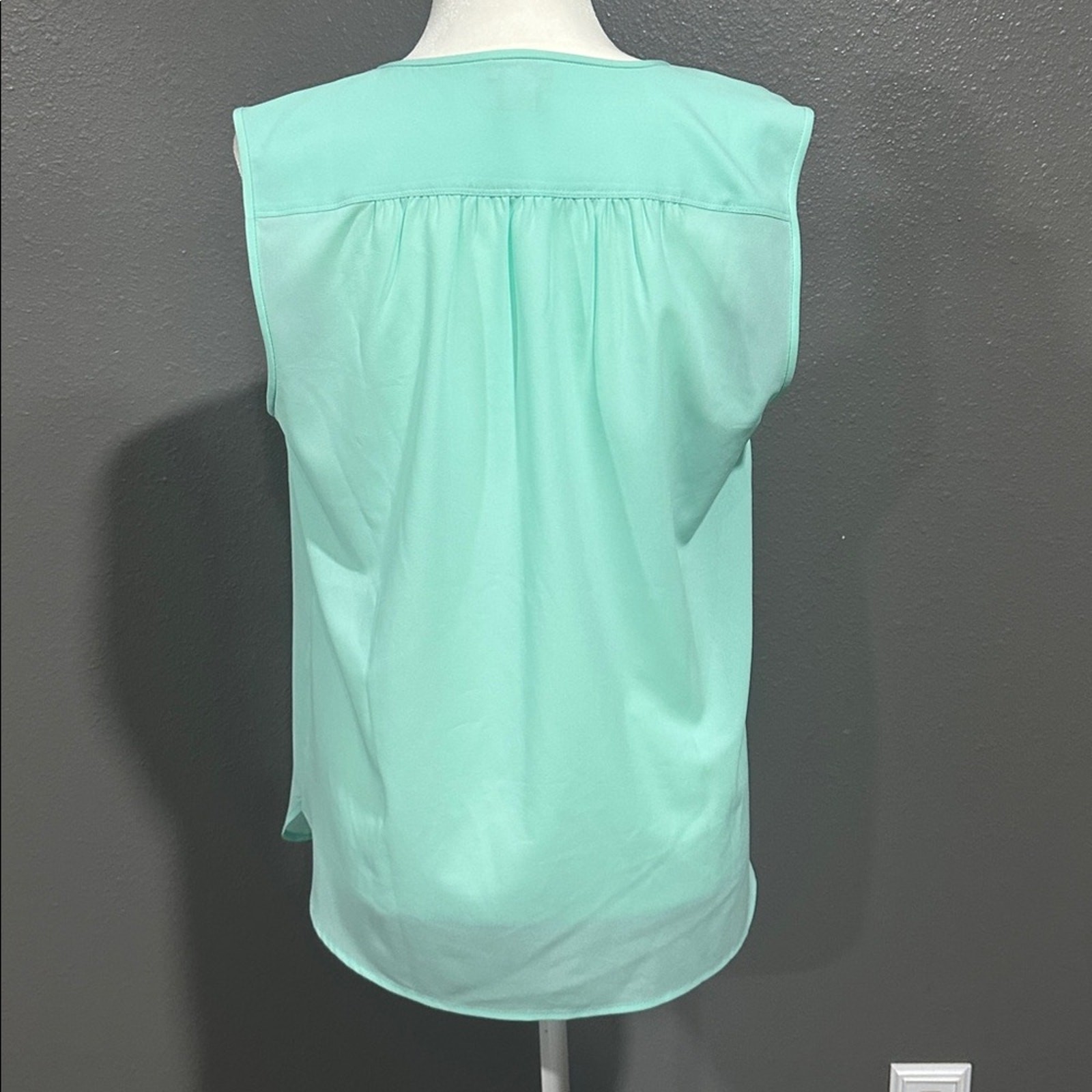 JCREW Mint Sleeveless Keyhole Blouse 10