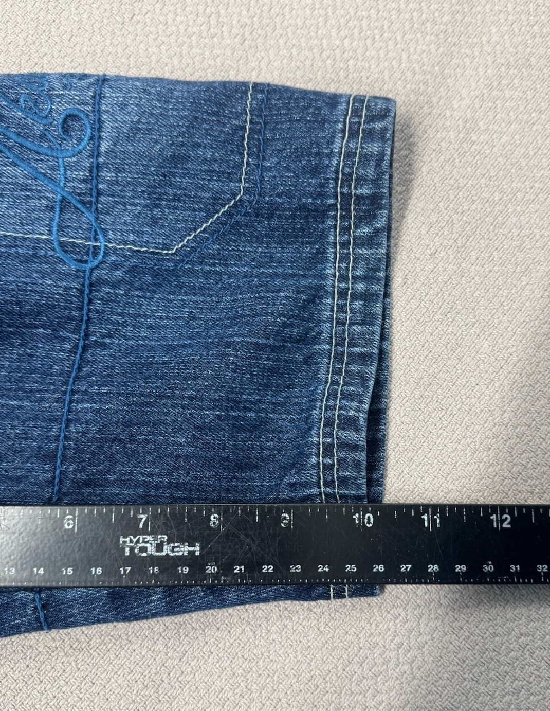 Vintage Y2K Akademiks Embroidered Denim Shorts Youth Boys Size 5 Blue Baggy