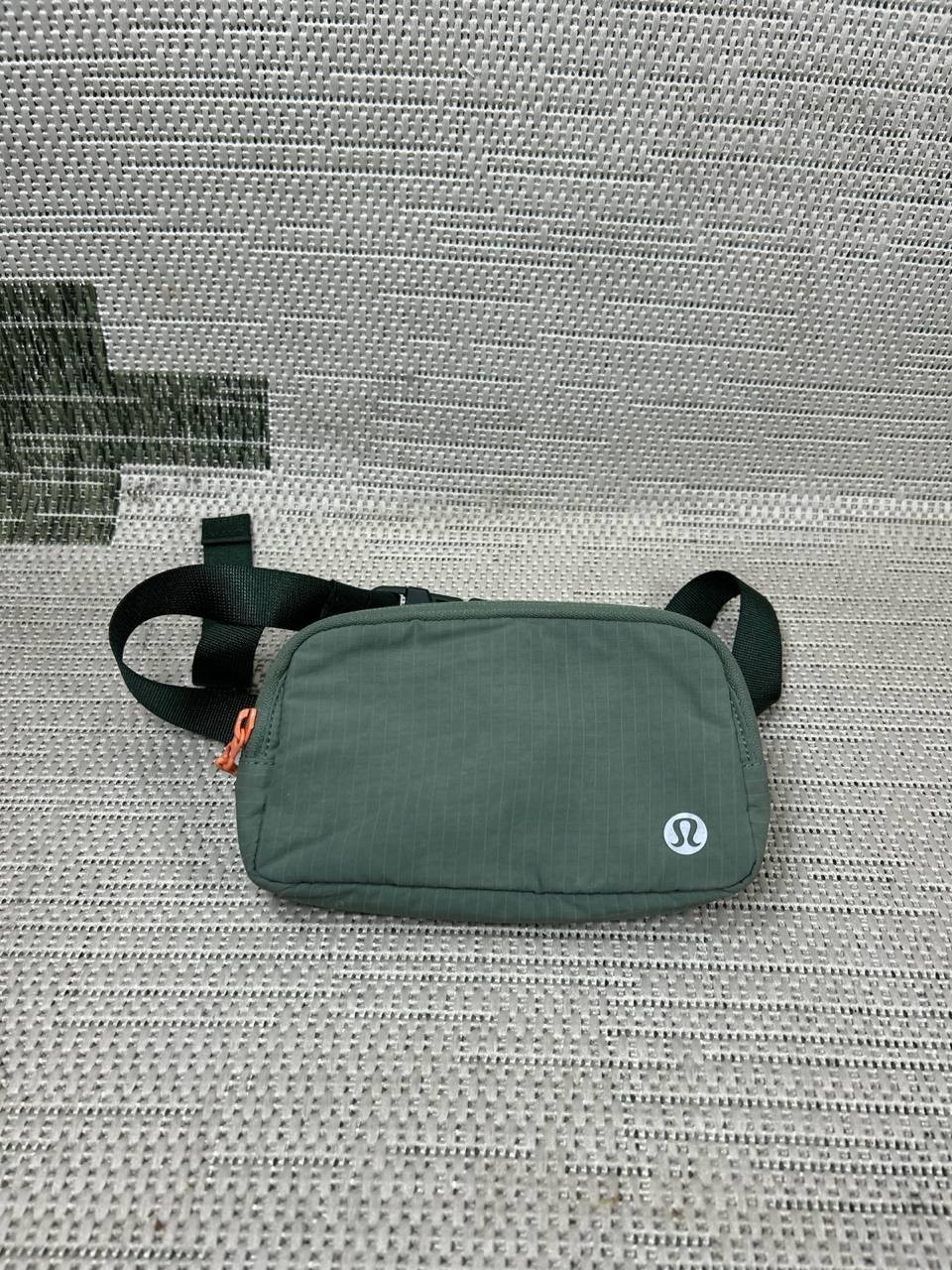 Lululemon Mini Bag Everywhere Olive Ripstop Inner Pocket Adjustable Waist Belt