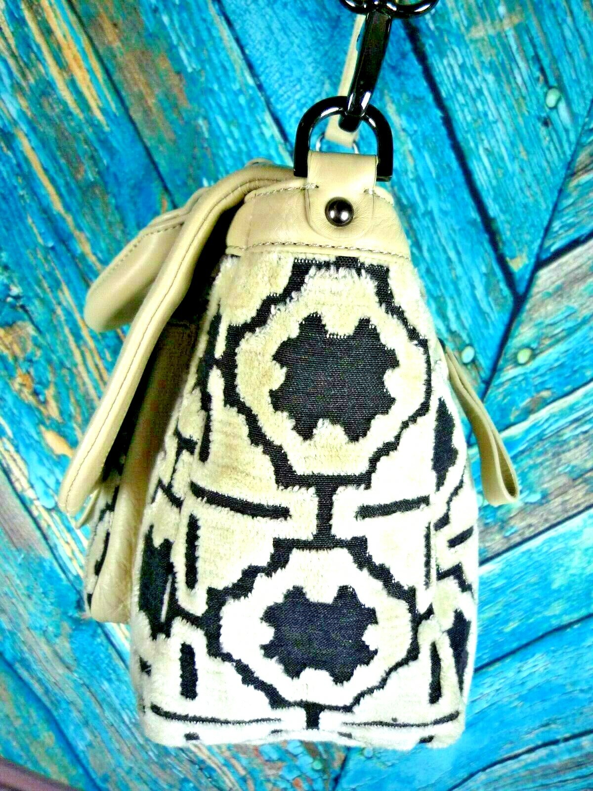 Petunia Pickle Bottom Fresco Bisou Bowler Ivory & Black Velvet Crossbody Handbag
