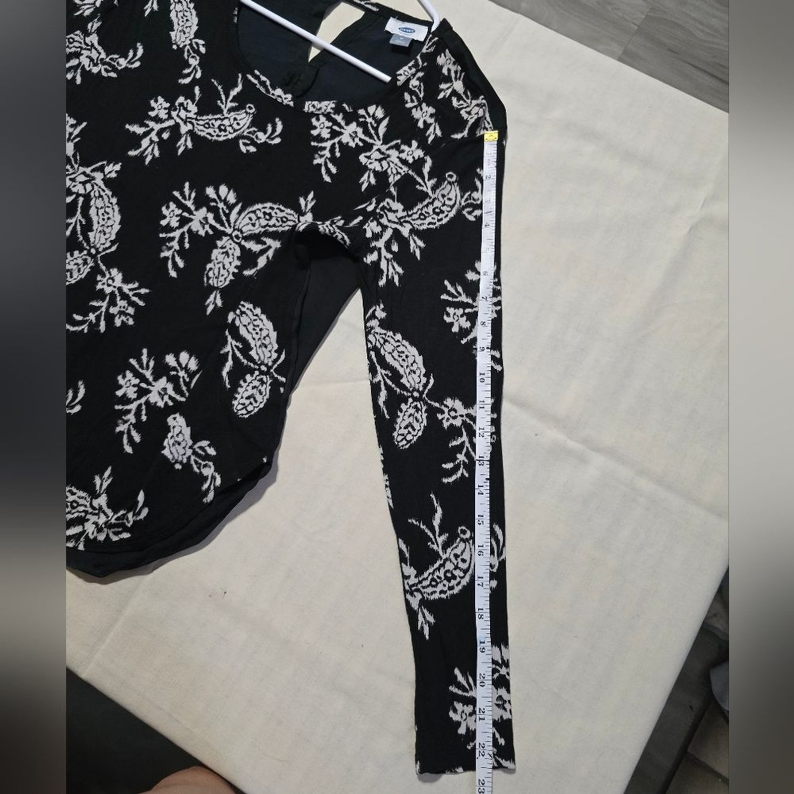 Old Navy Black and White Patterned Women’s Top
