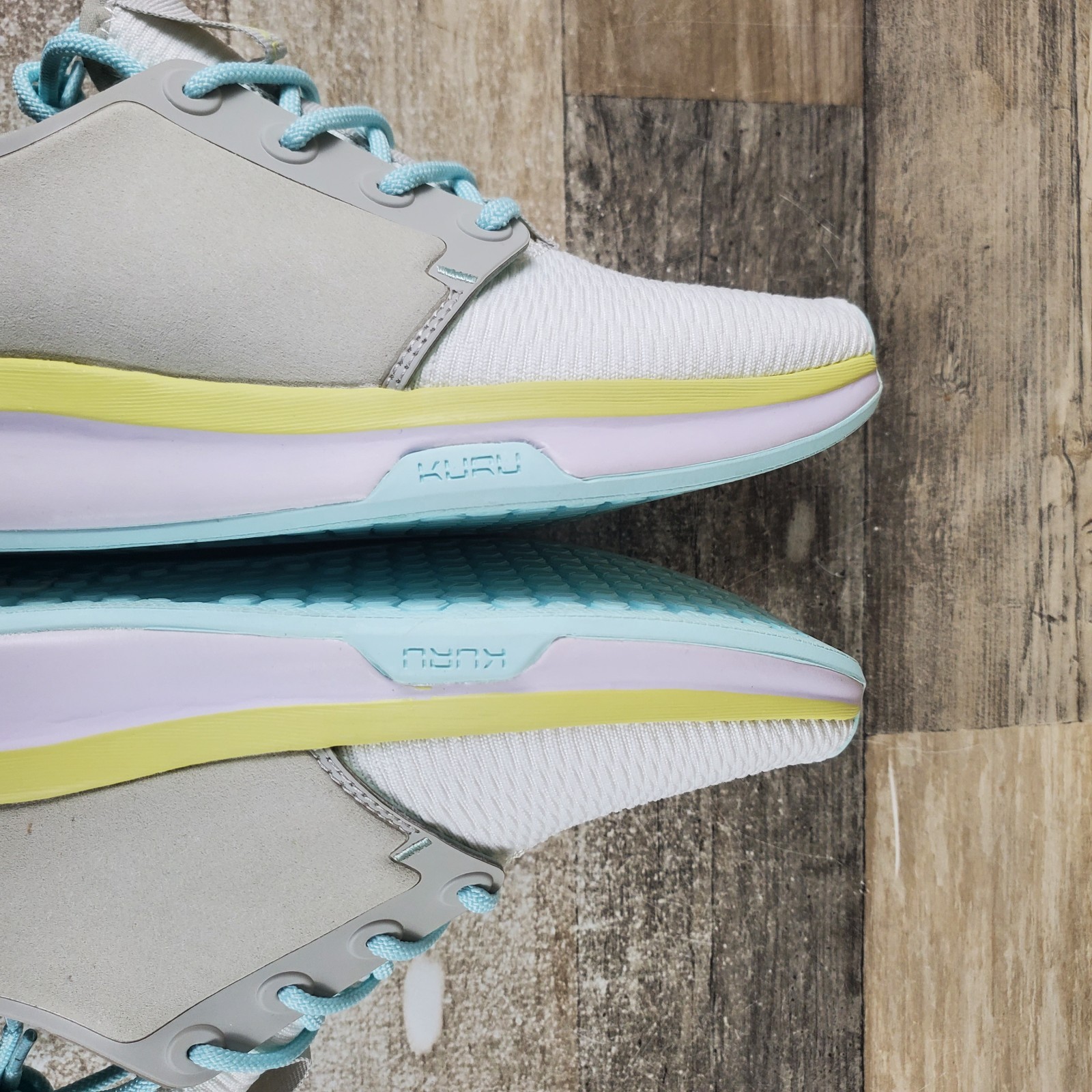 Kuru Atom Womens Shoes Sz 7.5 M Athletic Bright White Ice Blue Lace-Up Sneakers