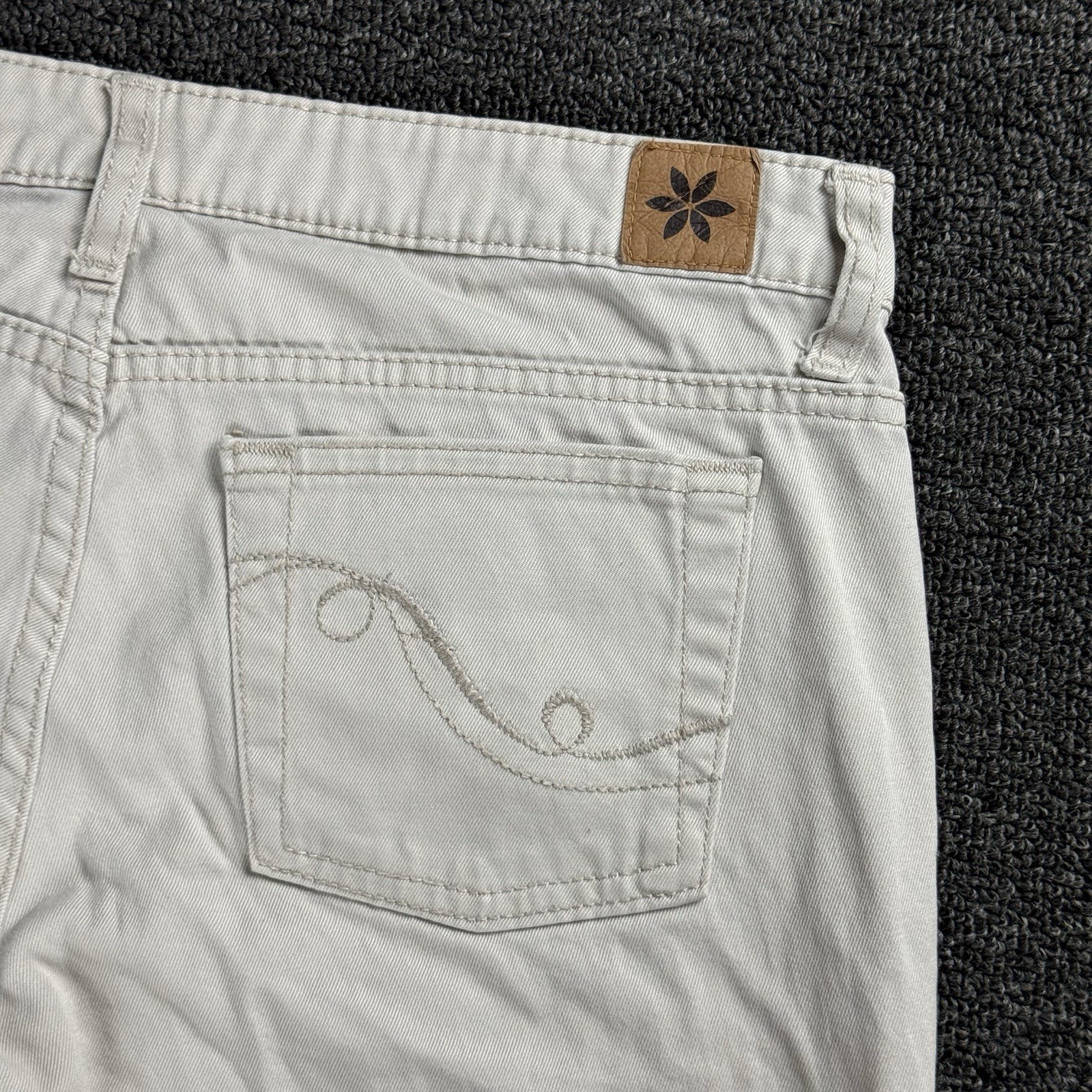 Y2K Capri Cropped SO Stretch Juniors Size 9 Tall/ WMs 6 Solid Cream Beige Pants