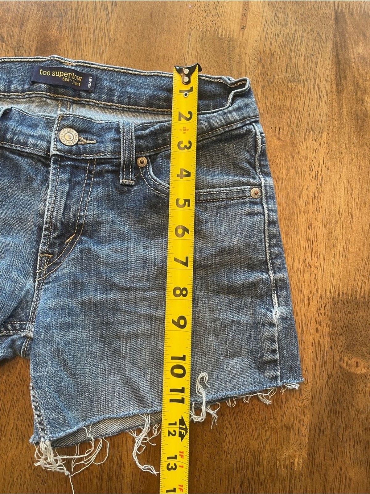 Levi’s Too Superlow 524 Cutoff Denim Shorts Size 5M Medium Wash Low Rise Y2K