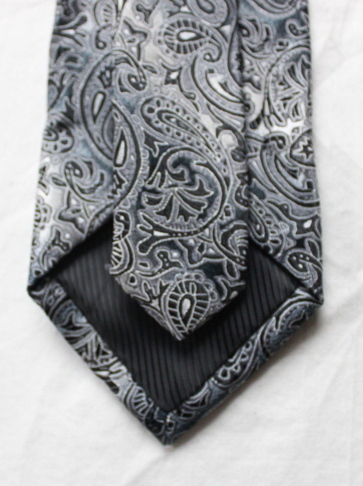 Barry Wang Men’s Flower Neck Tie & Handkerchief AP2 Silver Paisley One Size NWT