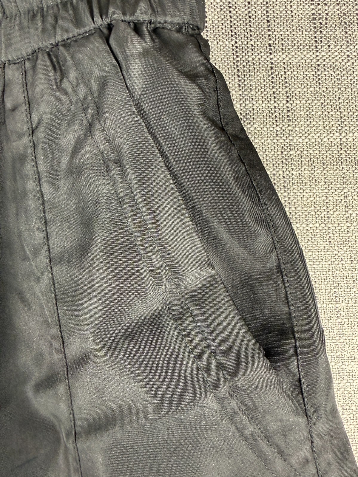 Size XL (Women’s XXL) – WESC Nylon Cargo Wind Shorts Black Lightweight NWT