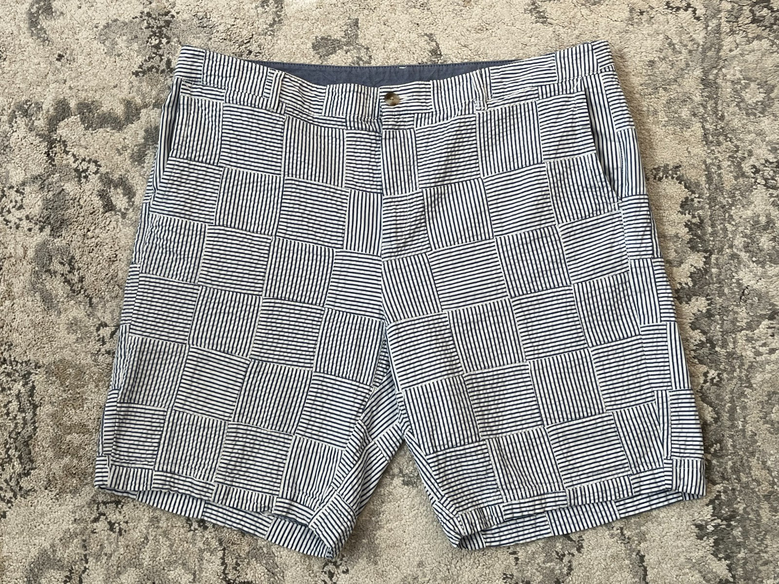 LL Bean Favorite Fit Blue White Striped Seersucker Short Women’s Size 18 Reg