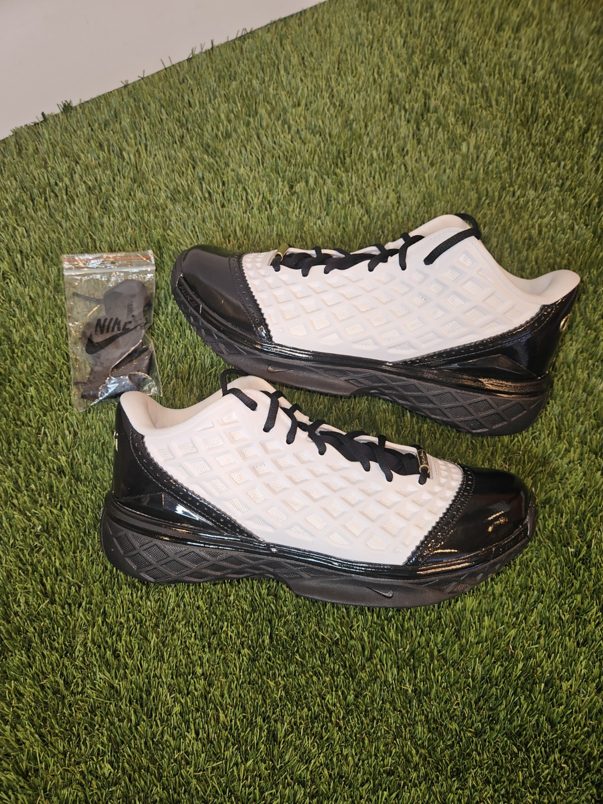 Size 9 – Kobe III Low Protro (IQ3916 100) Mambacita