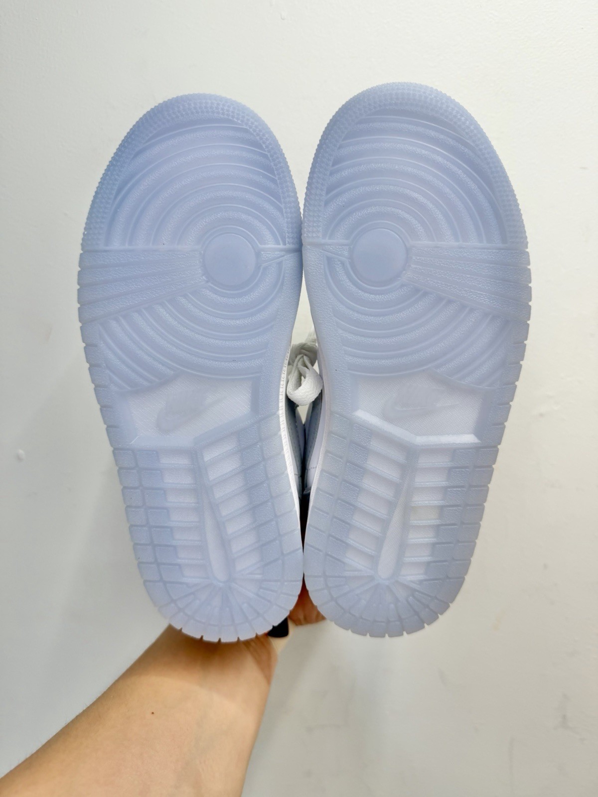 Air Jordan 1 Low White Wolf Grey DC0774-105 Women’s Size 5