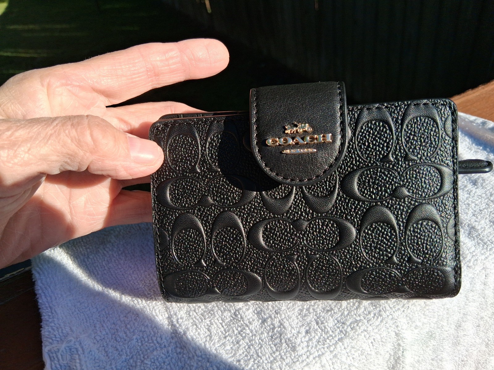 NEW! COACH MEDIUM CORNER ZIP SIGNATURE EMBOSSED C LEATHER BLACK WALLET CV414