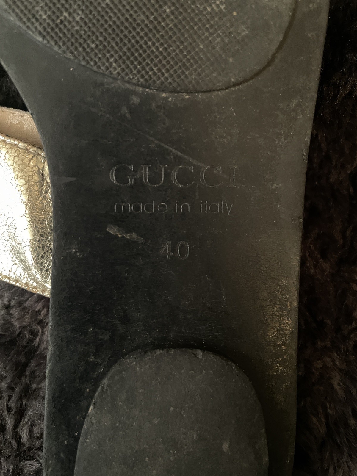 Gucci Logo Thong Sandals Women size 8 Black/Gold Rubber Slip-On