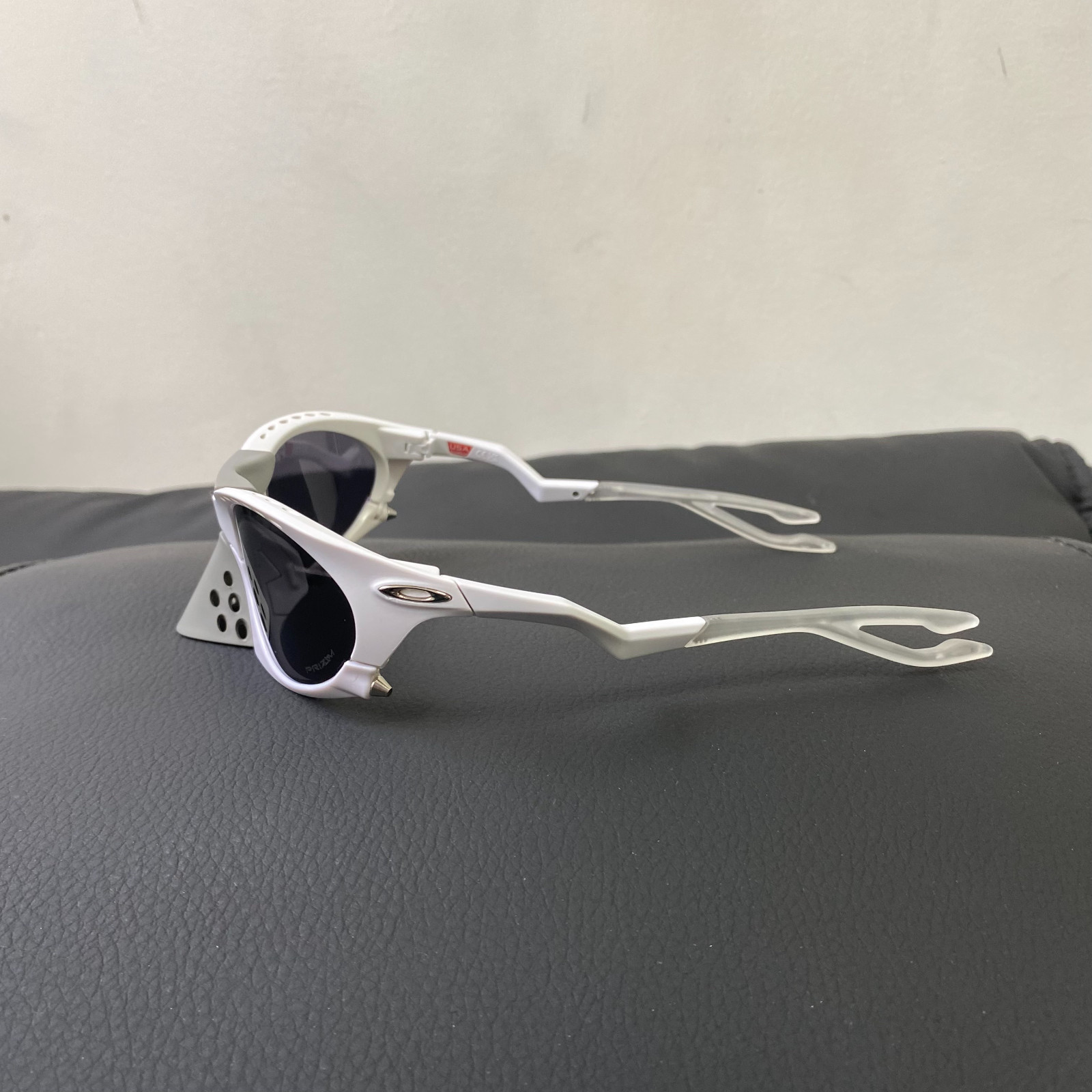 Oakley Plantaris OO9437 Polarized Sunglasses Y2K White Frames Vintage
