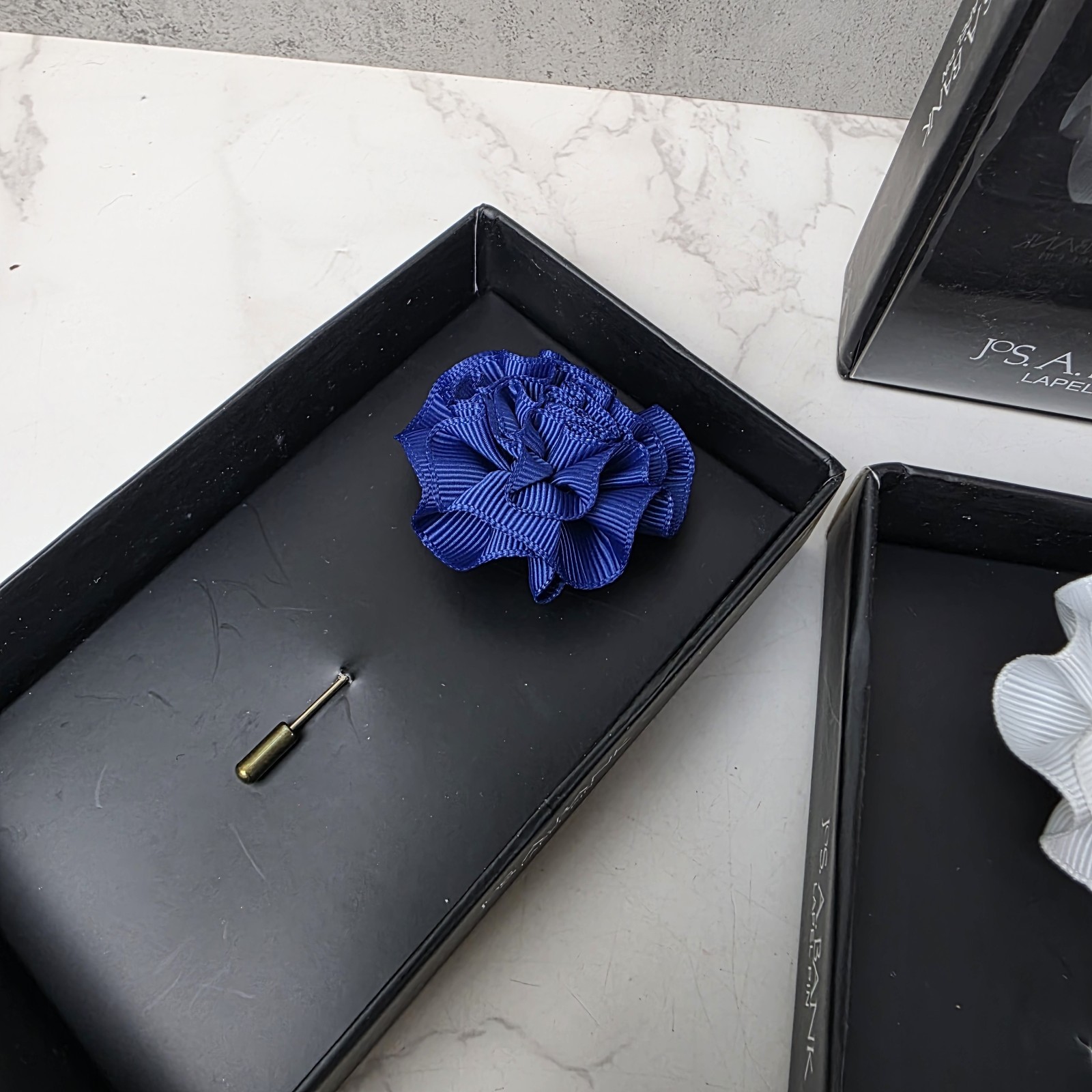 Jos A Bank – Lapel Pin – Different Color Flowers – Lot As Shown