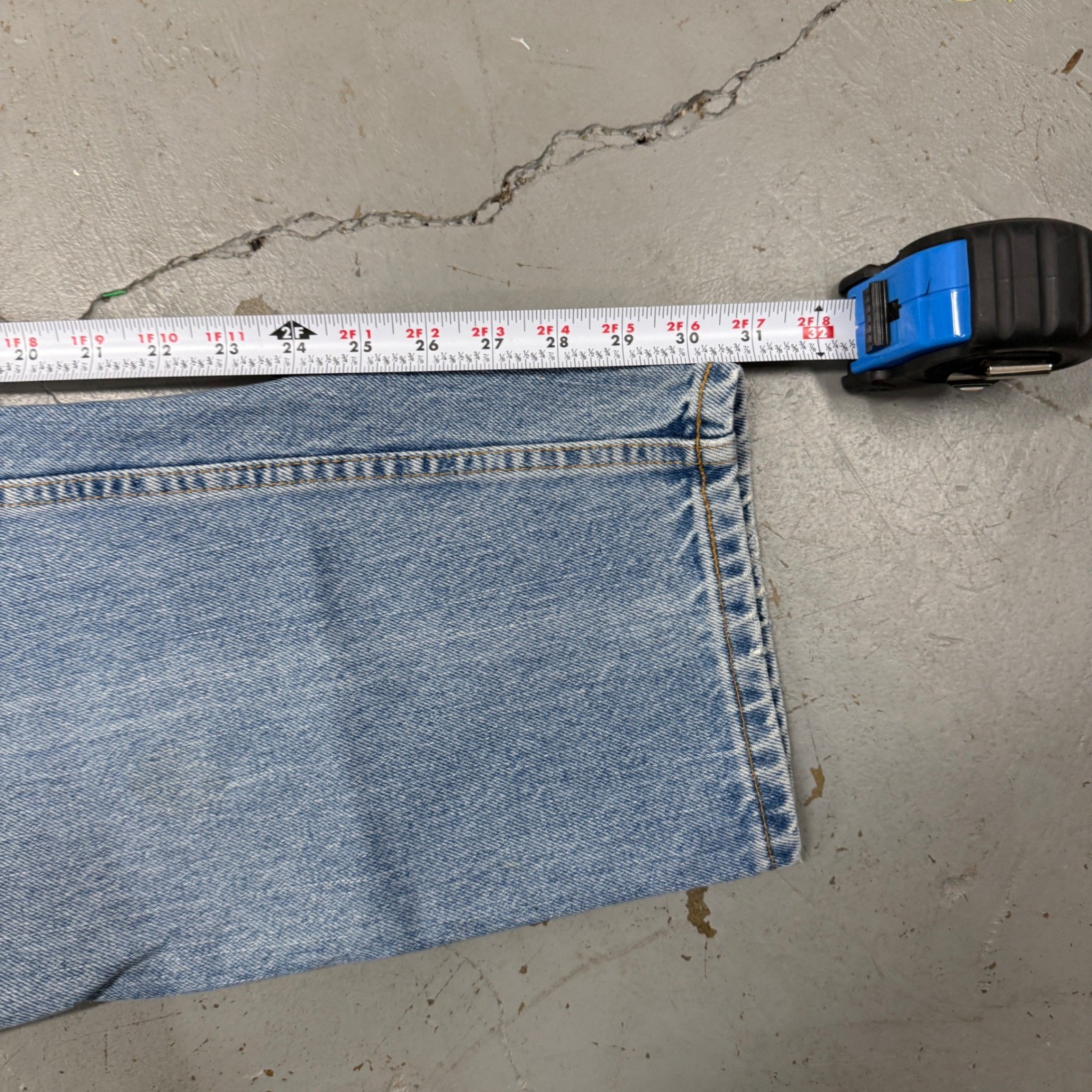 Vintage Levi’s 550 Men’s 90s Blue Jeans 1996 Made in USA Tapered 34 x 31
