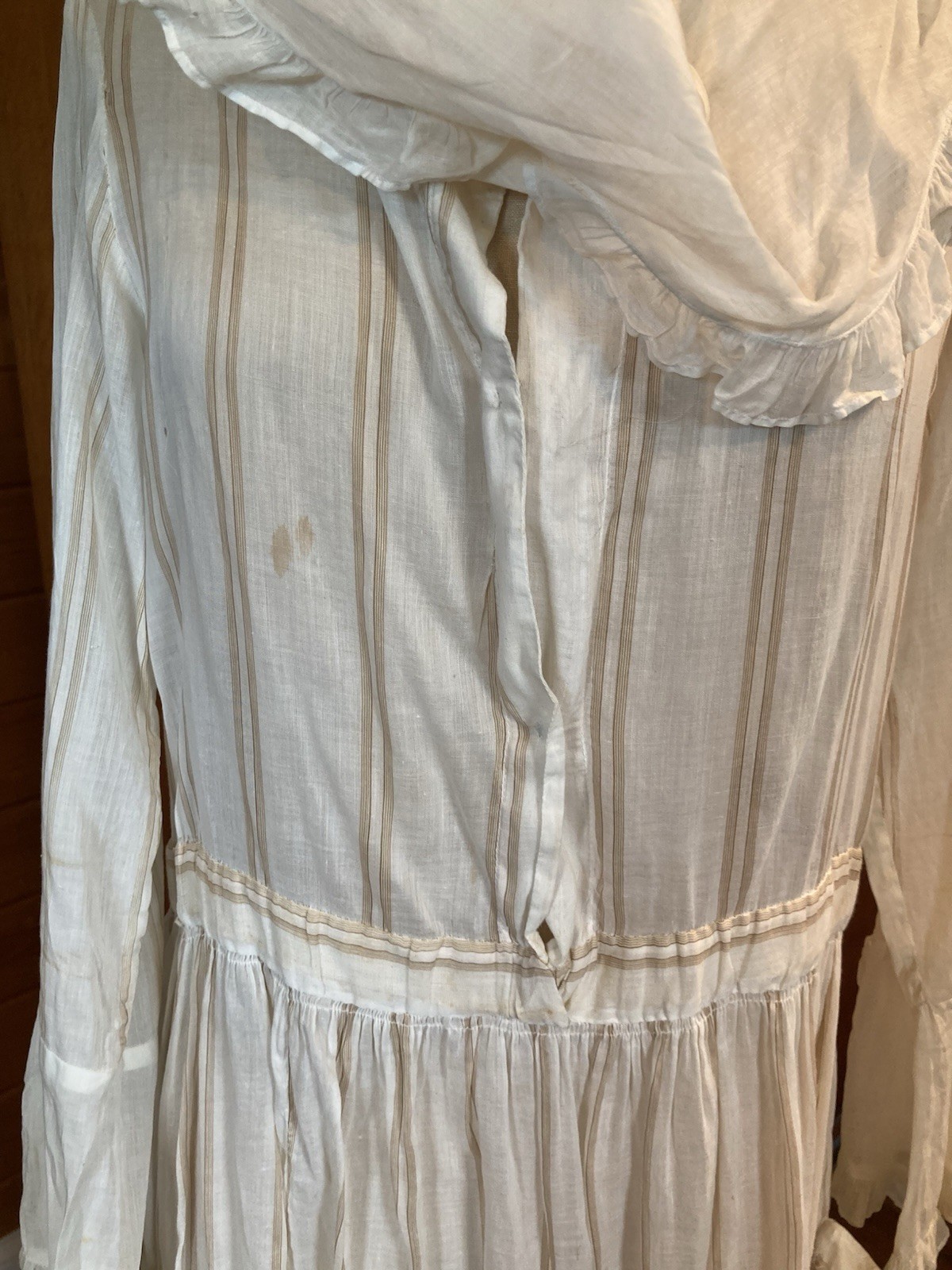 Victorian Edwardian 1890s 1900s thin cotton print dress ties cross in front