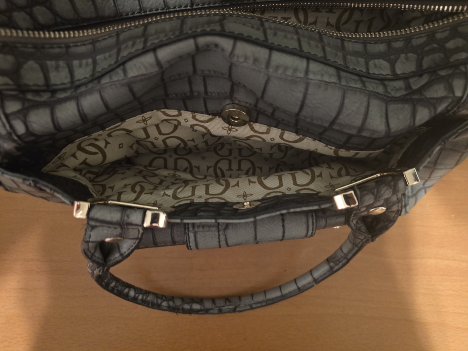 GUESS Gray/Black Croc Embossed Satchel Top Handle Bag With Wallet