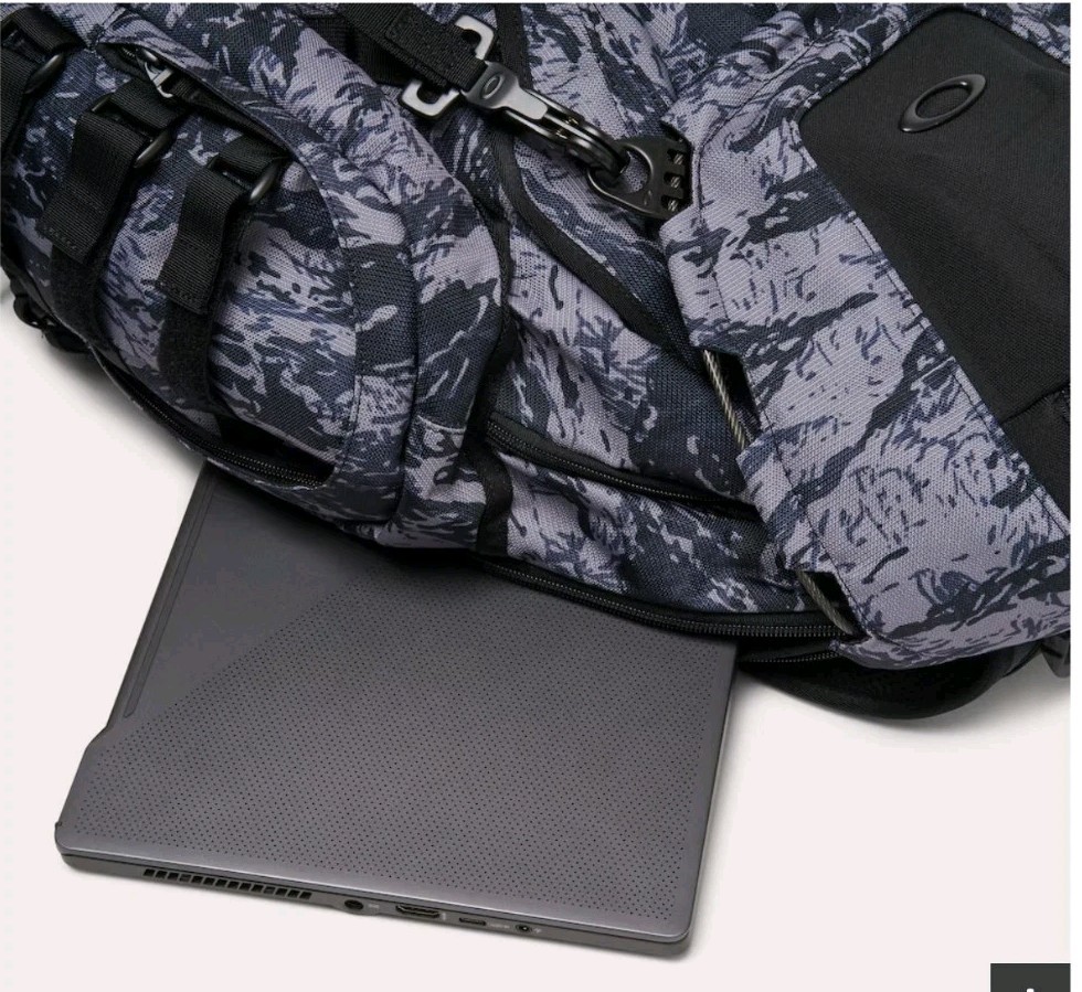 MENS OAKLEY KITCHEN SINK GRAY TIGER CAMO BACKPACK BRAND NEW WITH TAGS AUTHENTIC!