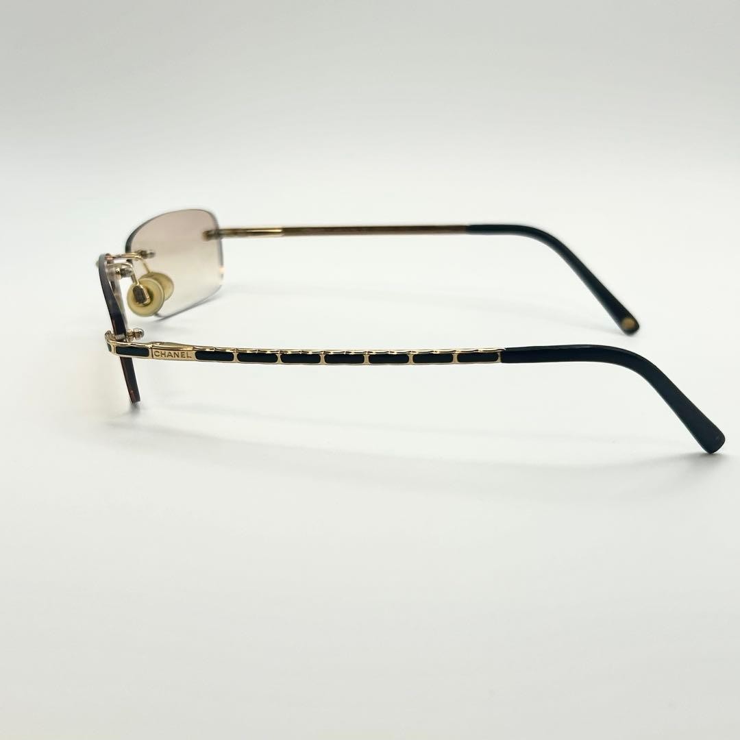 CHANEL 2072 Matelassé Sunglasses Rimless Two-Point Design lightweight appearance