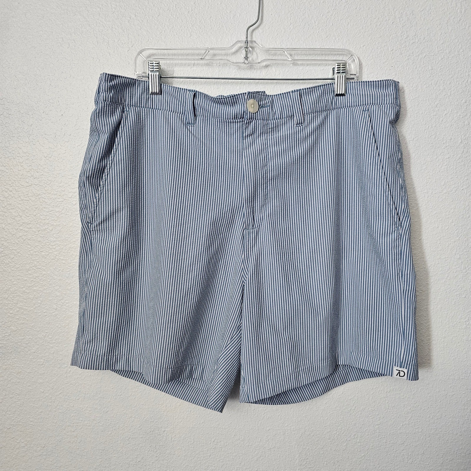 7 Diamonds Mens Hybrid Shorts Blue White Seersucker Striped Size 38 STS7-1334