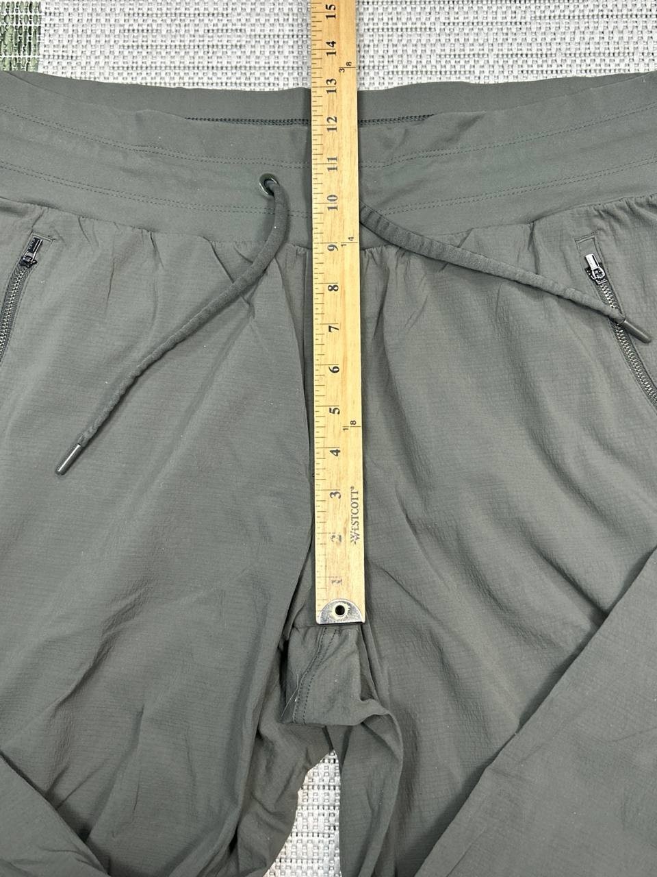 Athleta Trekkie North Legacy Jogger Pants Womens 18 Green Abrasion Resistant