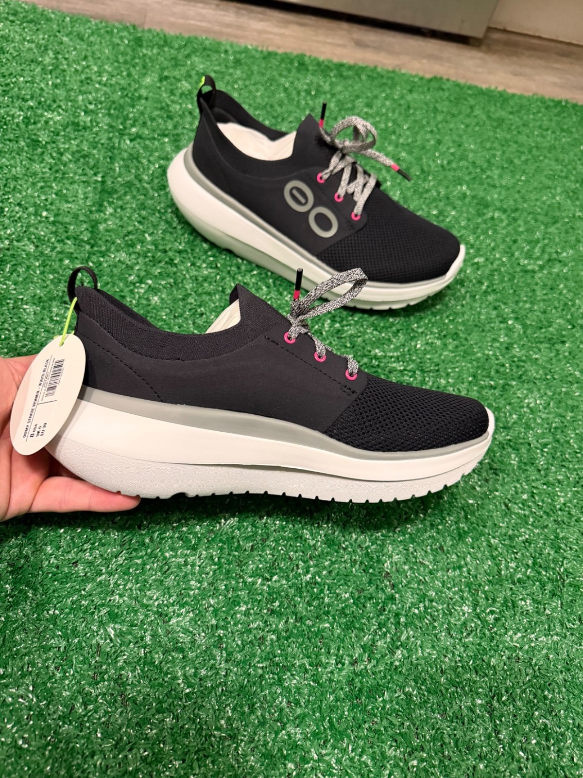 New OOFOS OOMY STRIDE Shoes Womens Size 7 Black and White With Tags Comfy $170