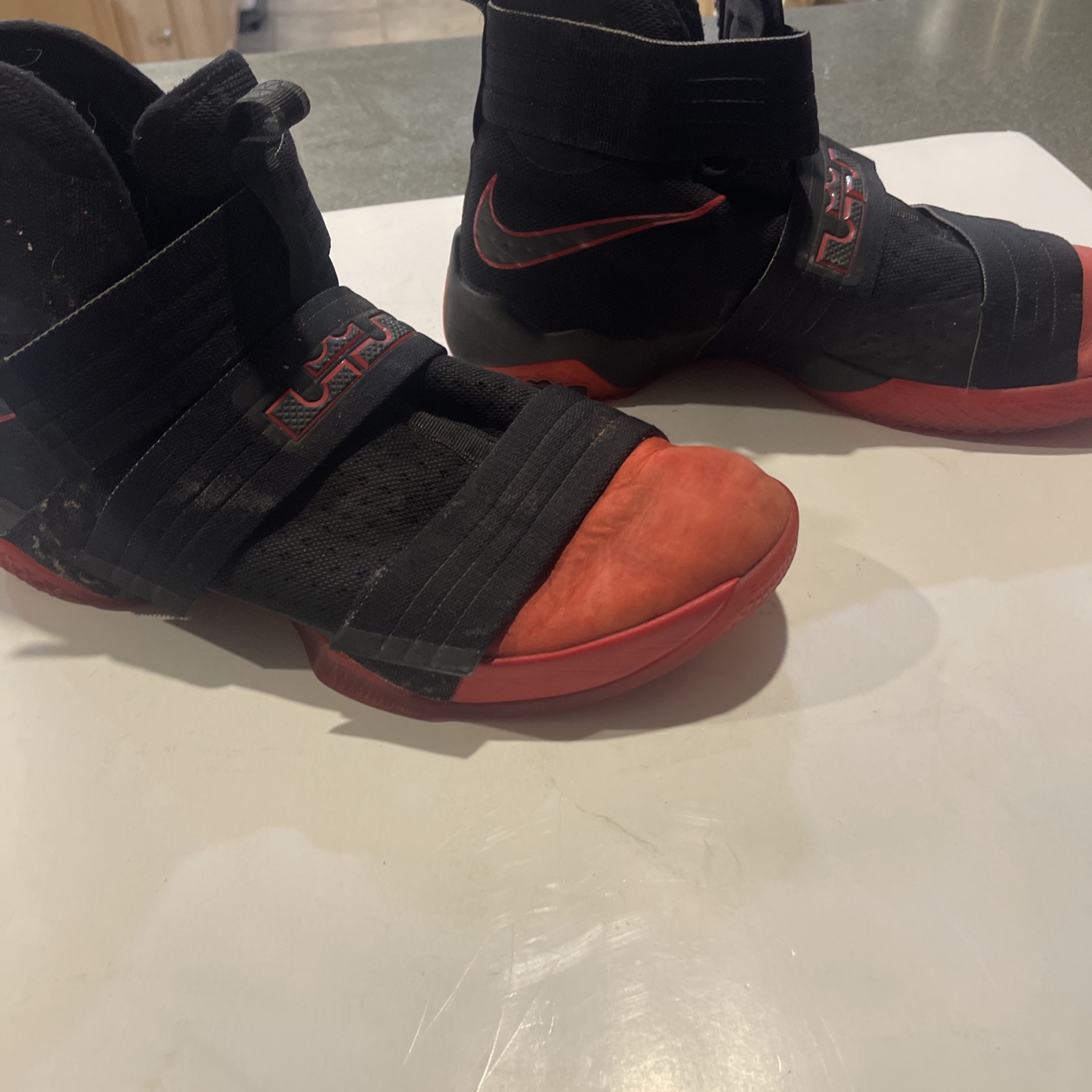 Nike Zoom LeBron Soldier 10 -Black & Red Mens Size 13
