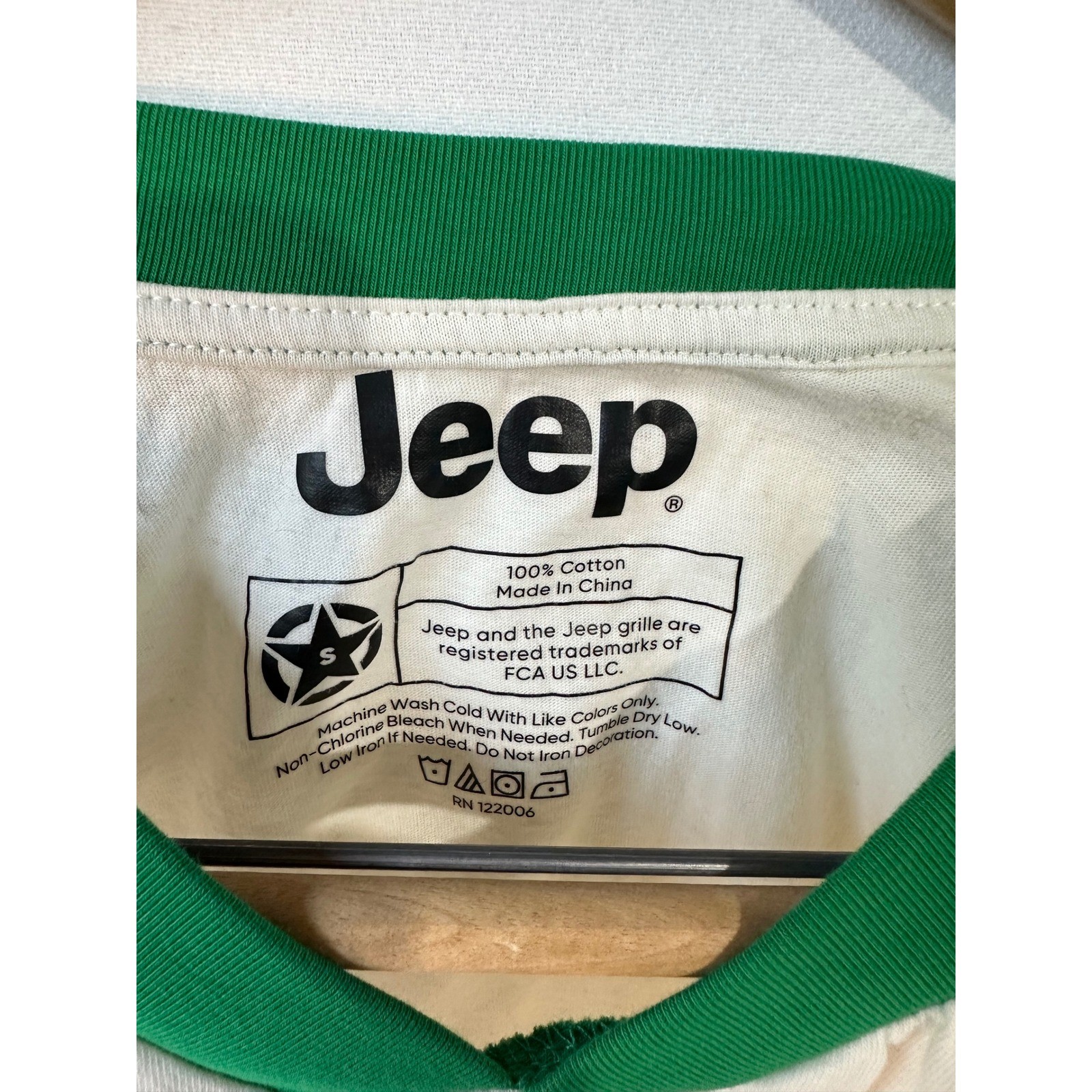 Jeep Graphic Ringer T-Shirt V-Neck Raglan Mens Small White Green Excellent
