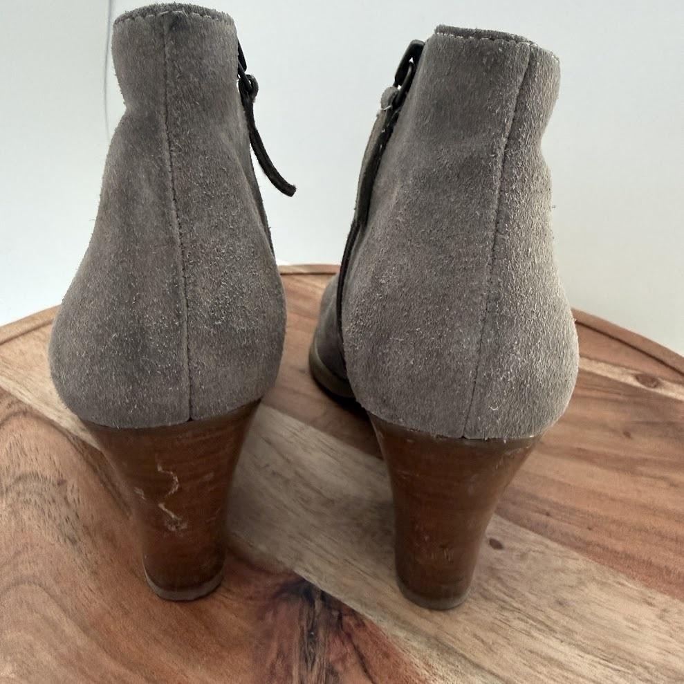 Susina Boots Womens Size 7W Gray Suede Ankle Booties Side Zip Stacked Heel Wide