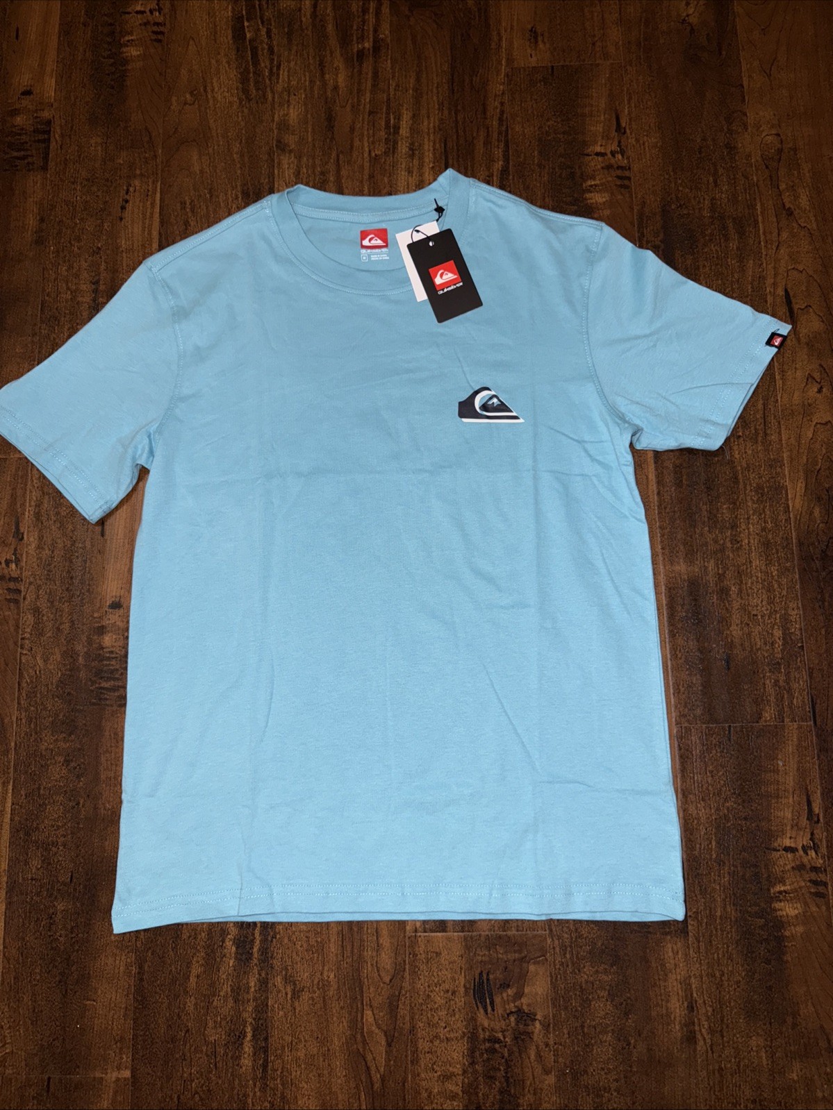 NWT Quiksilver Bleach Blue Graphic SS Sun Tee QSM34GT063 Men’s Size Medium. B3