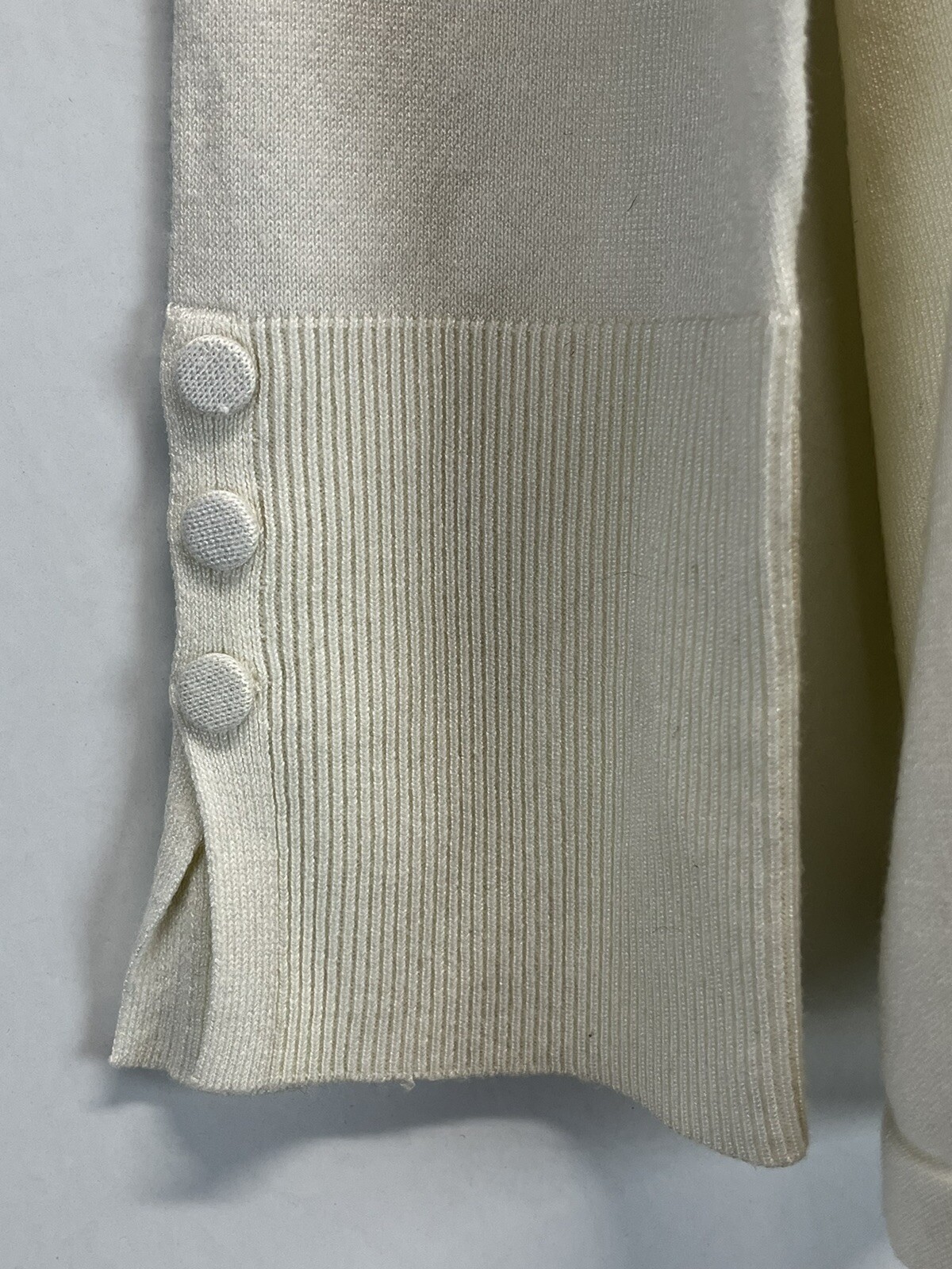 Chicos Knit Sweater Sz 2 US Large Womens Ivory Fabric Wrist Buttons Winter White