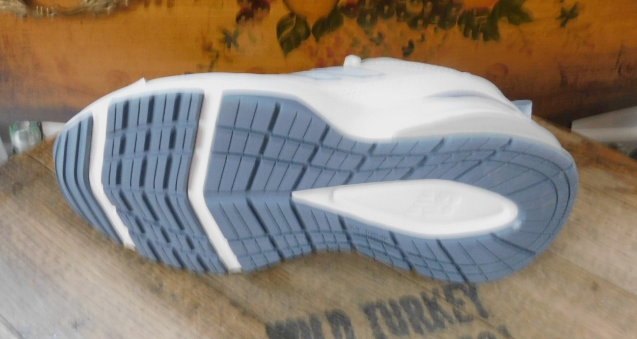 New Balance 608 V5 Walking Sneaker Womens 7 D Comfort Cross Trainer Shoes
