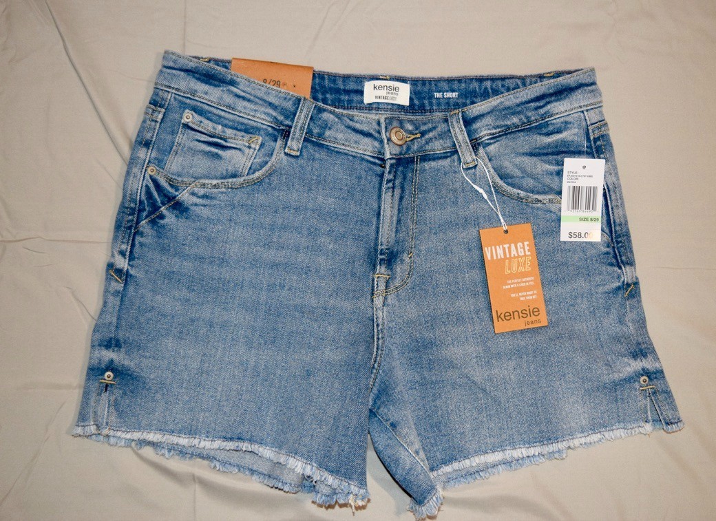 Kensie Jeans Vintage Luxe The Short Medium Wash Raw Hem Denim Shorts Size 8 29