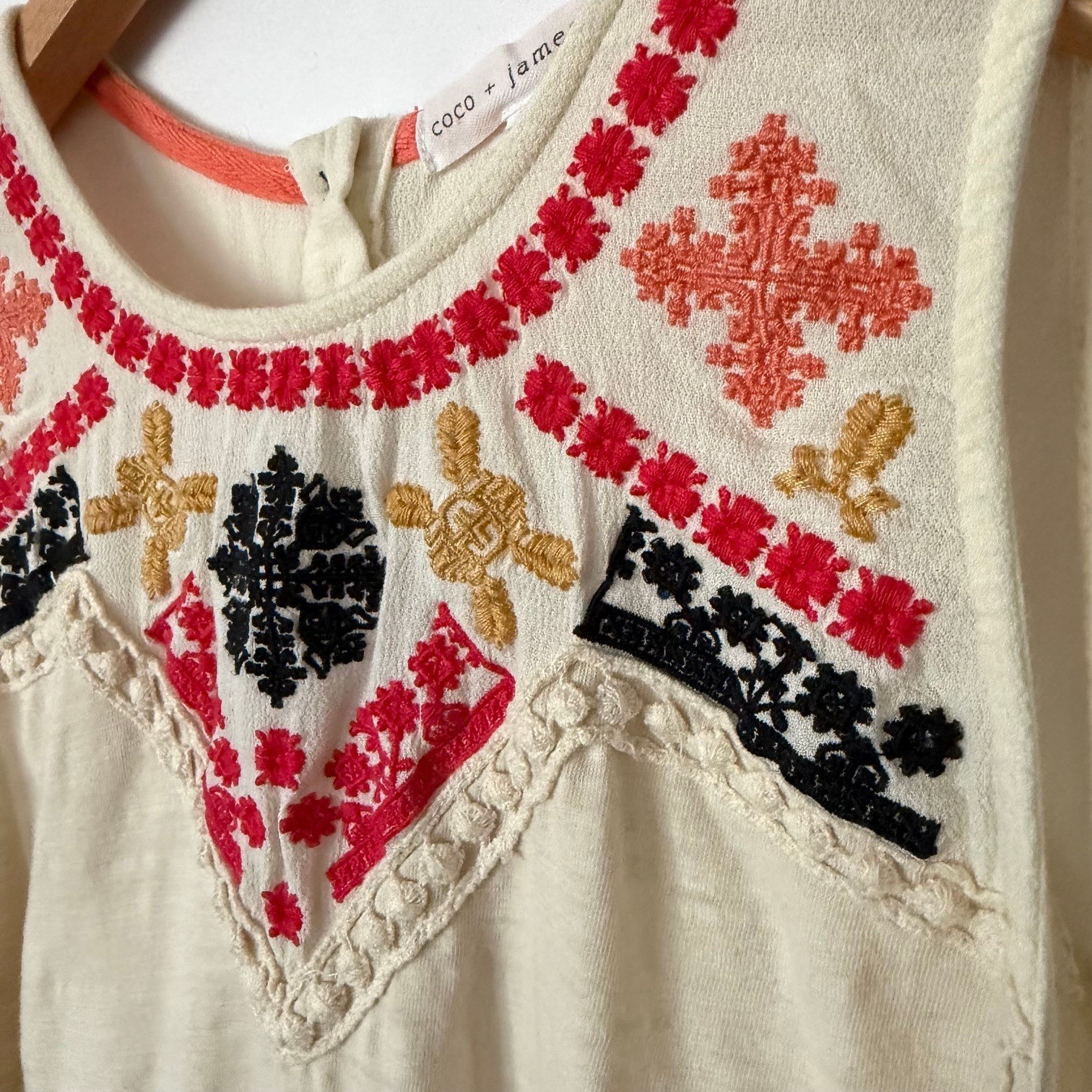 Coco + Jameson Embroidered Boho Womens Medium Ivory Top Festival