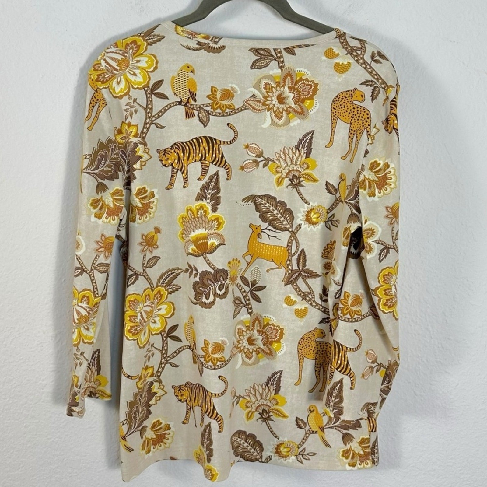 J. McLaughlin Catalina Cloth Signature Tee in Sand Gold Tigris Blossom Large