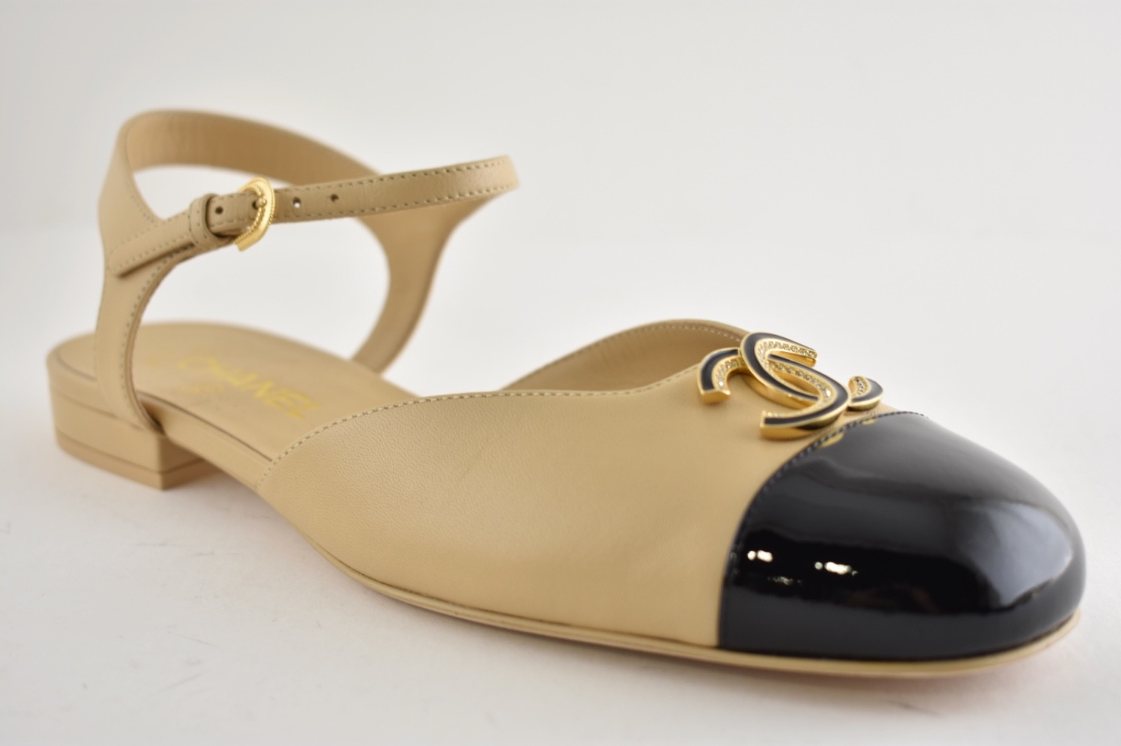 Chanel 25P Beige Black Gold CC Slingback Ankle Strap Ballerina Ballet Flat 40.5