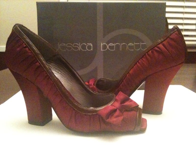 $130 JESSICA BENNETT Galena Ruched Satin Heels NEW ~ Burgundy Size 6.5