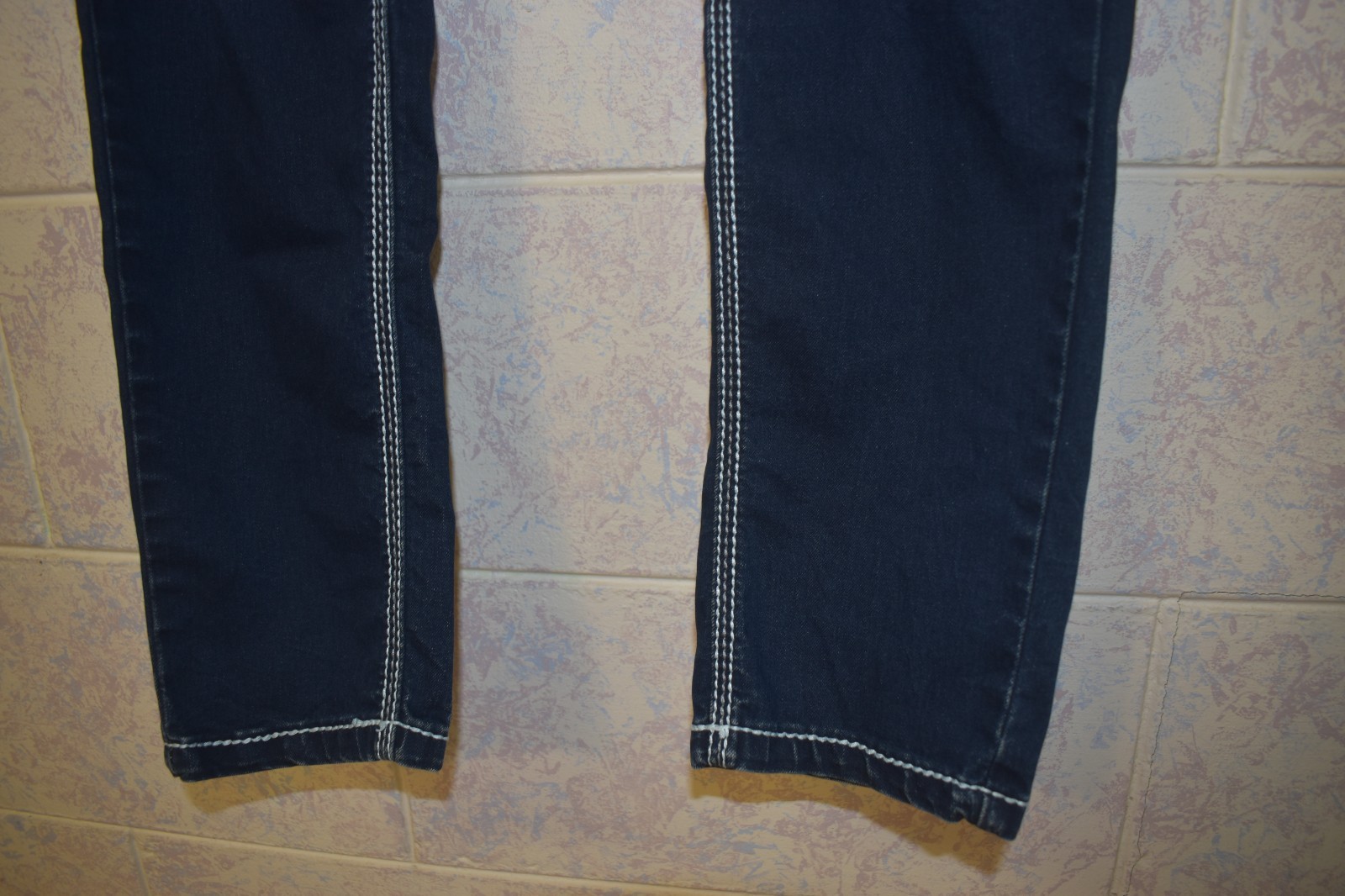 (B-C) Ariya® Stretch Denim Distressed Embroidered Low Rise Skinny Jeans- Size 14