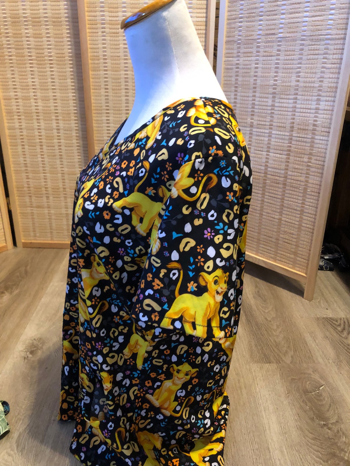 Disney The Lion King Simba Scrubs Scrub Top Polyester Large L (H875)