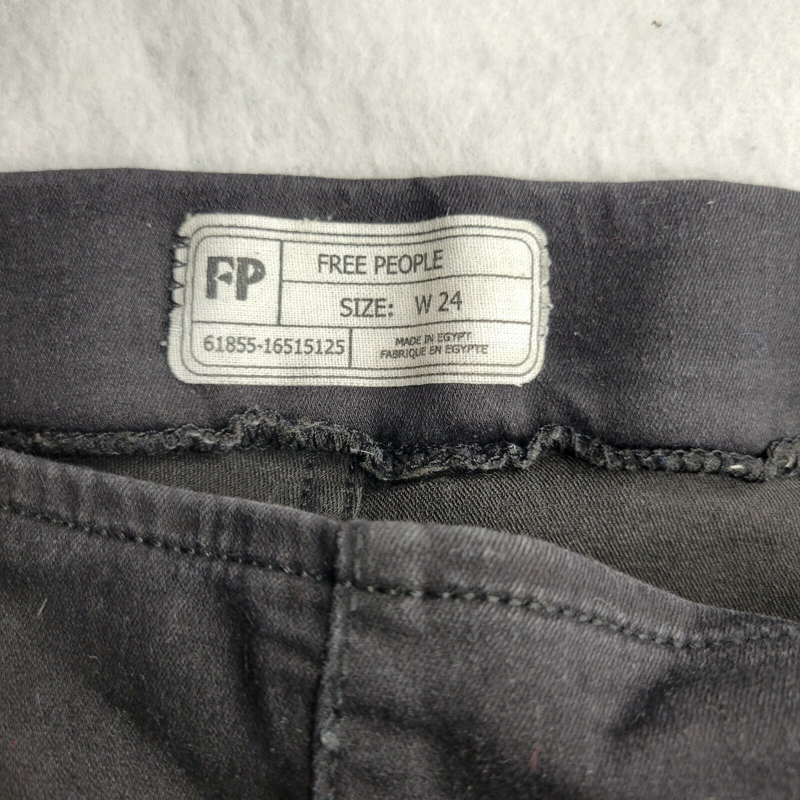 FREE PEOPLE Easy Goes It Pull-On Jeans Sz 24 Black Stretch Raw Hem Jeggings