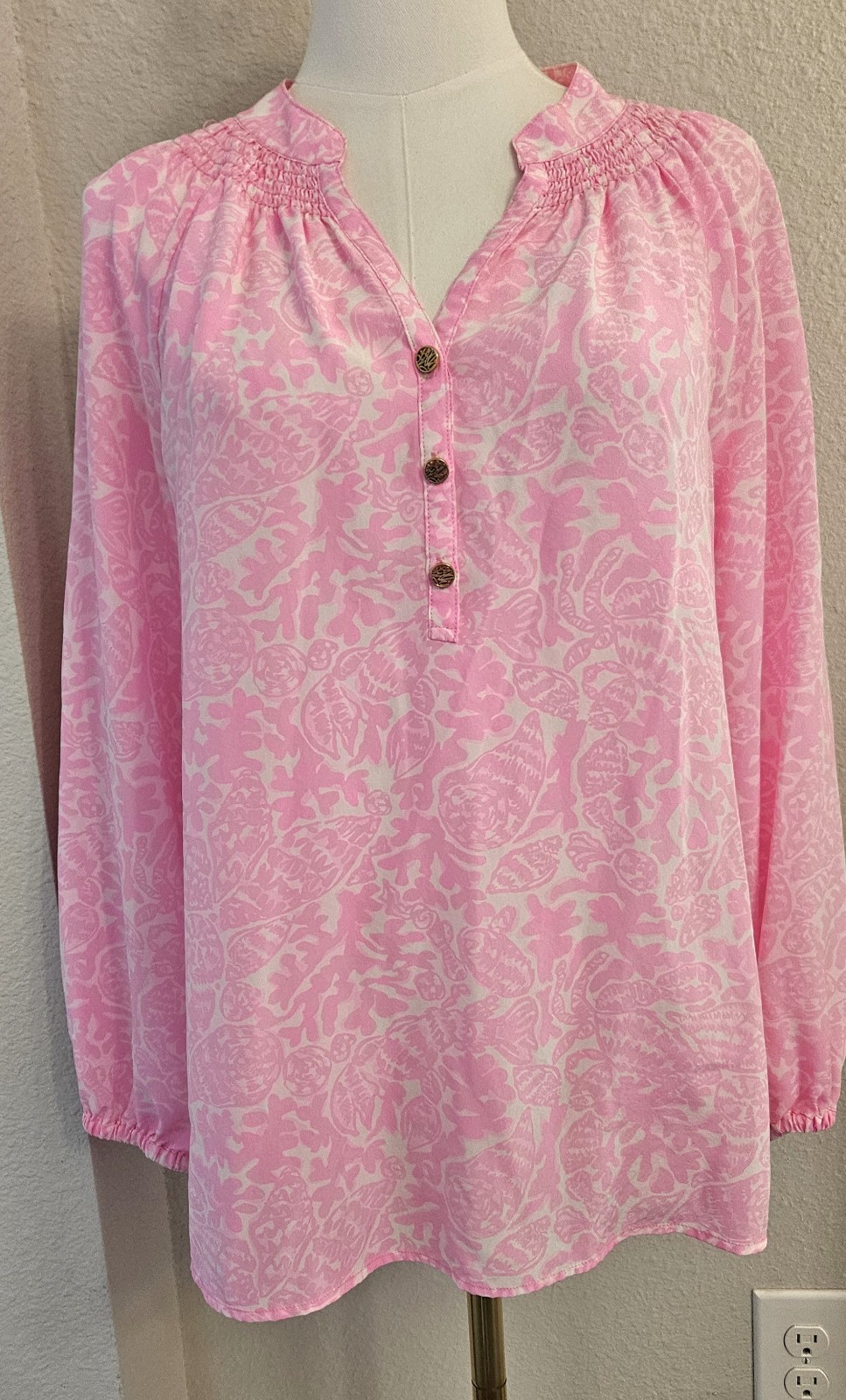 Lilly Pulitzer Elsa 100 % Silk Blouse Small Pink Beachy Shell Print