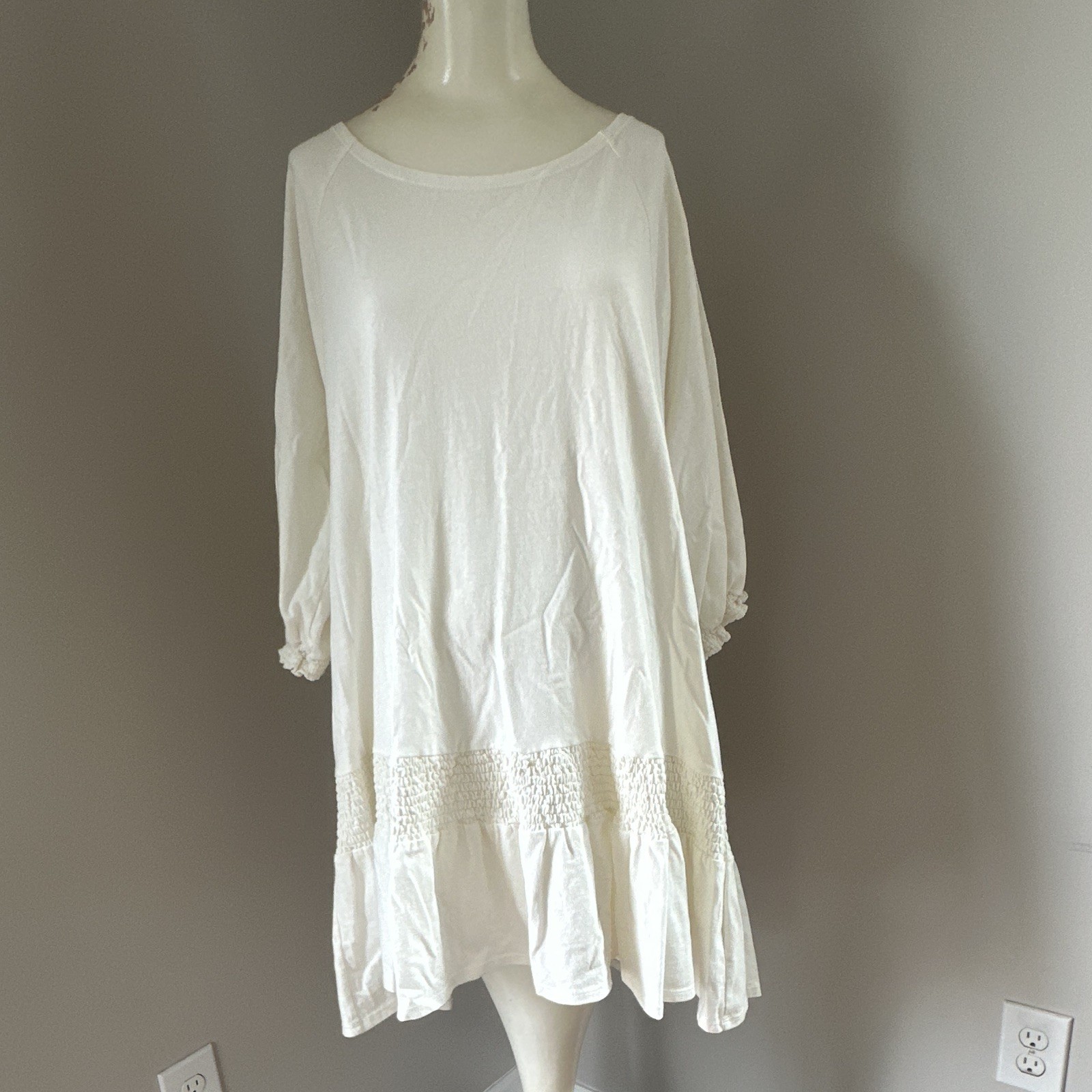fb beach Women’s XS White Solid Round Neck 3/4 Sleeve Pullover w pockets!