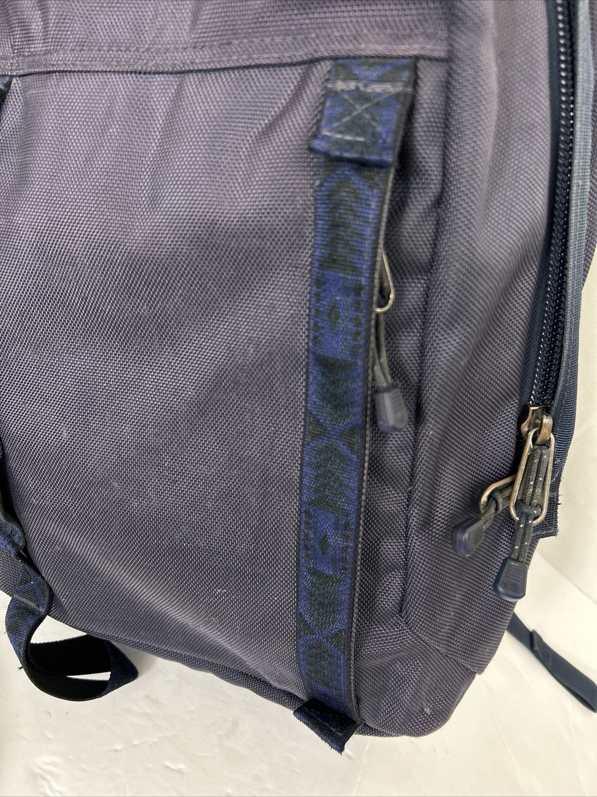 The North Face Lineage 20L backpack book bag navy used Flaw Small Rip On Side