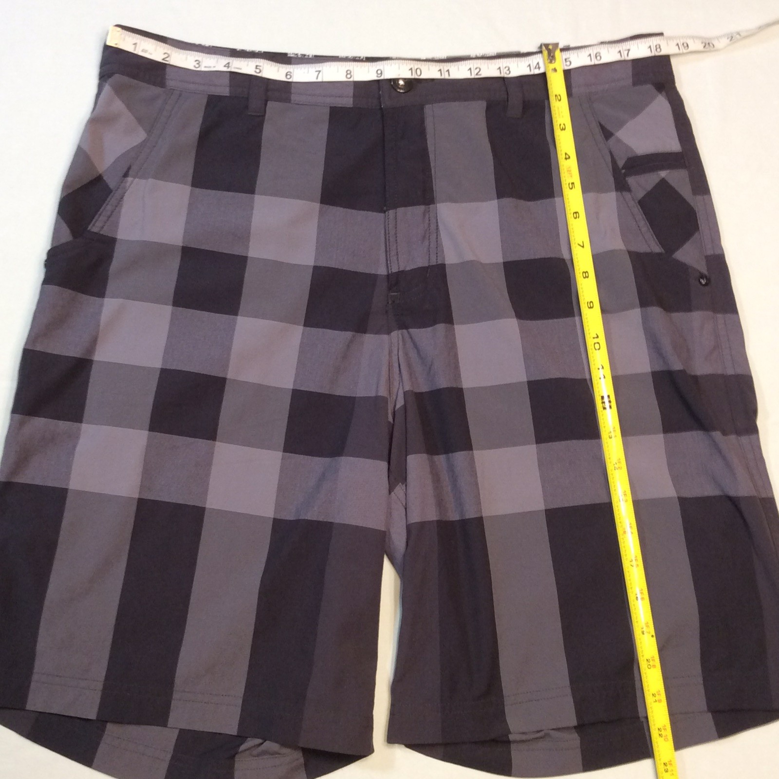 Lululemon Gray Black Plaid Flat Front Nylon/Span Kahuna? Casual Shorts Men’s 38