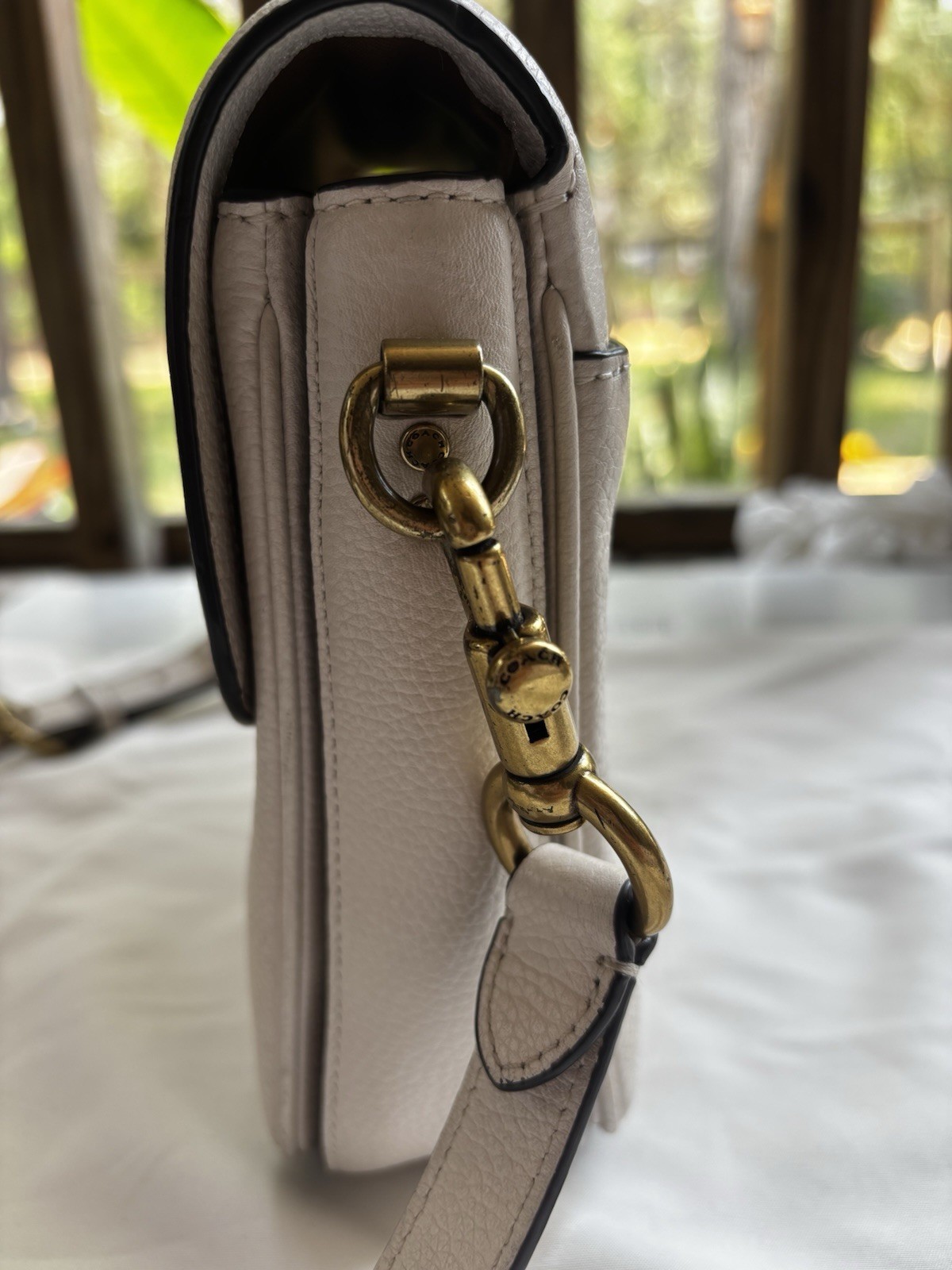 Coach Beige Pebbled Crossbody Bag Turnlock Zip Top Handle Detachable Strap