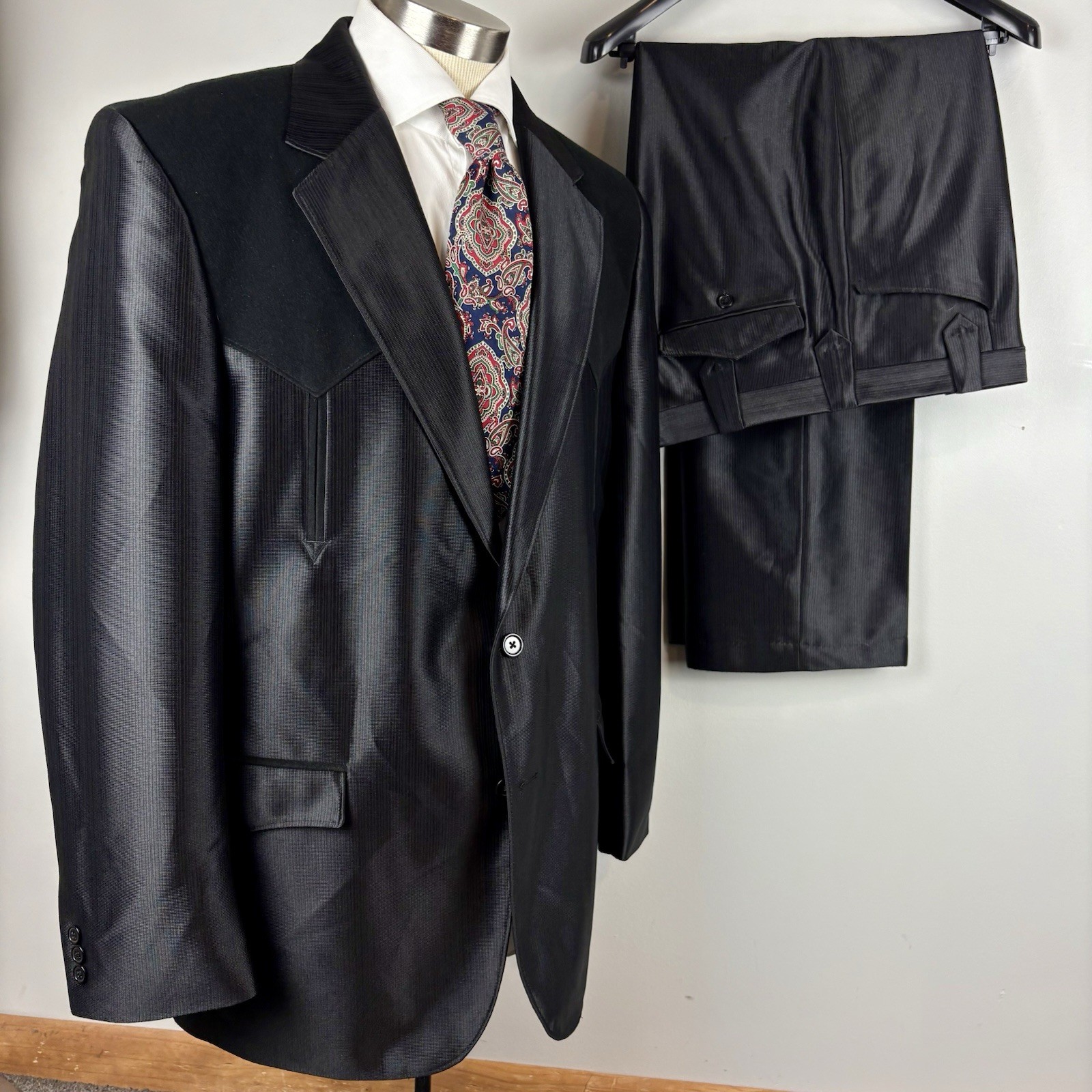 Circle S Dallas Texas 46L shiny black polyester 2pc Western suit 38 x 29 pants