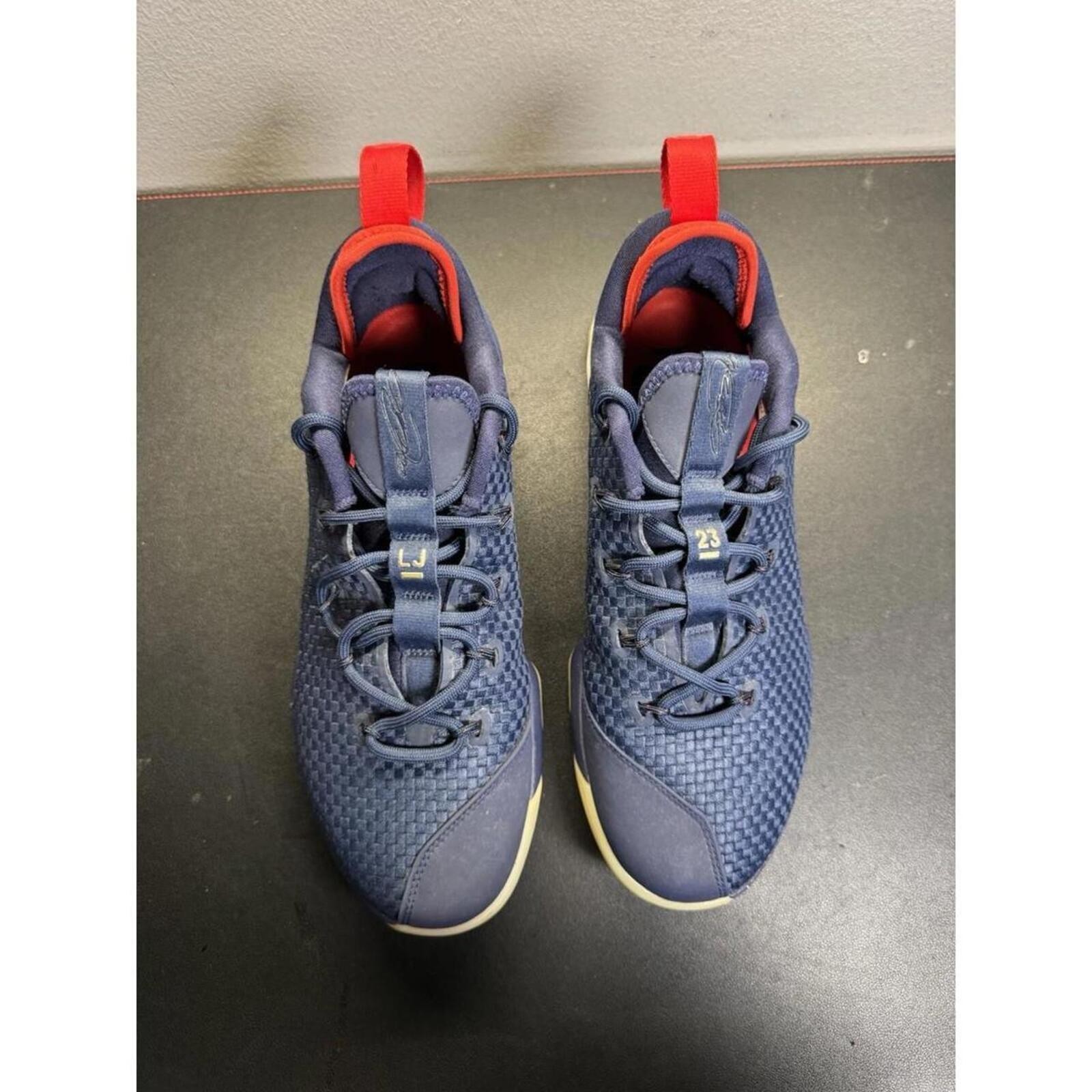 Nike LeBron 14 Low-Midnight Navy/Metallic Gold-Size 10 Light Use Great Condition